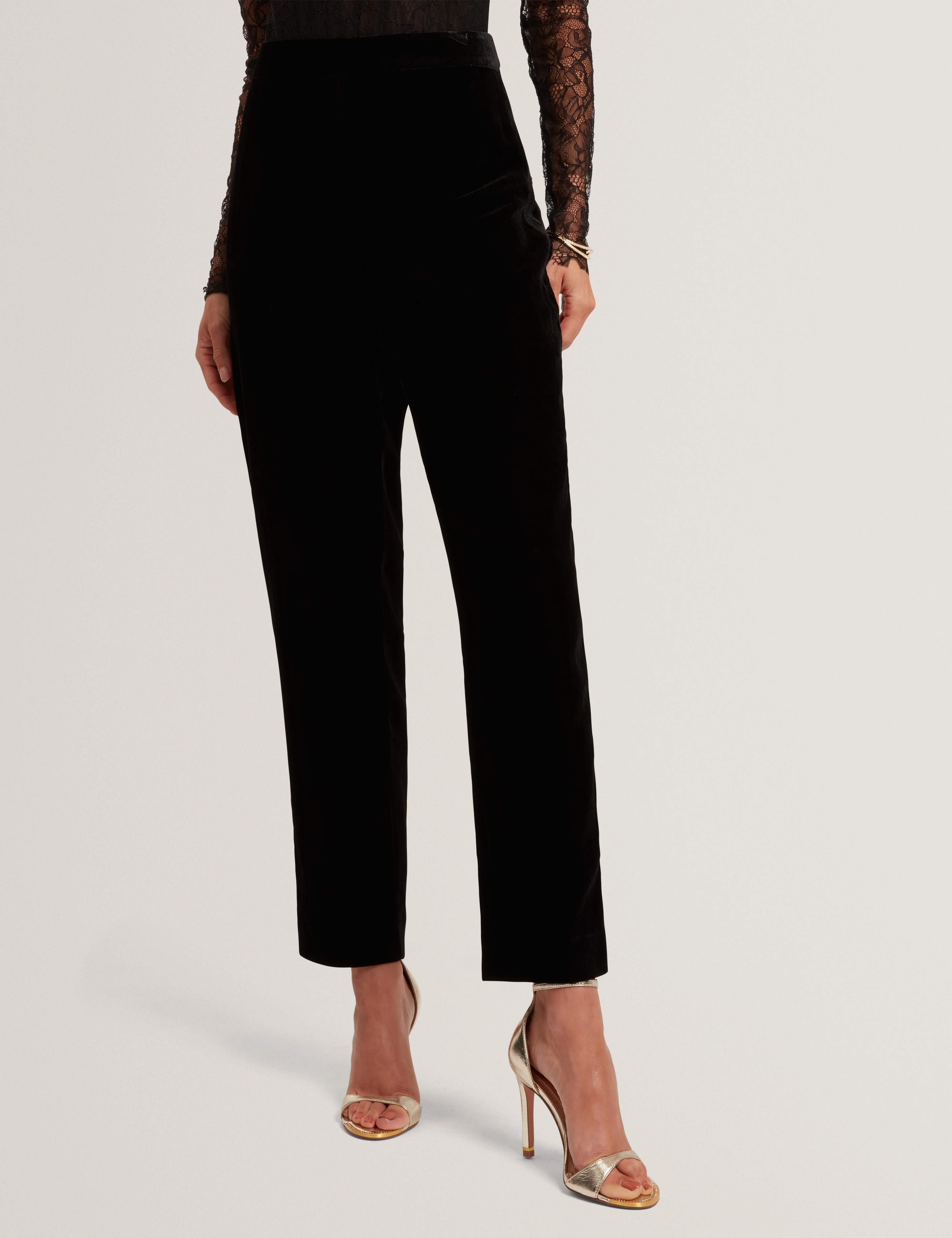 TRAUBE | BLACK