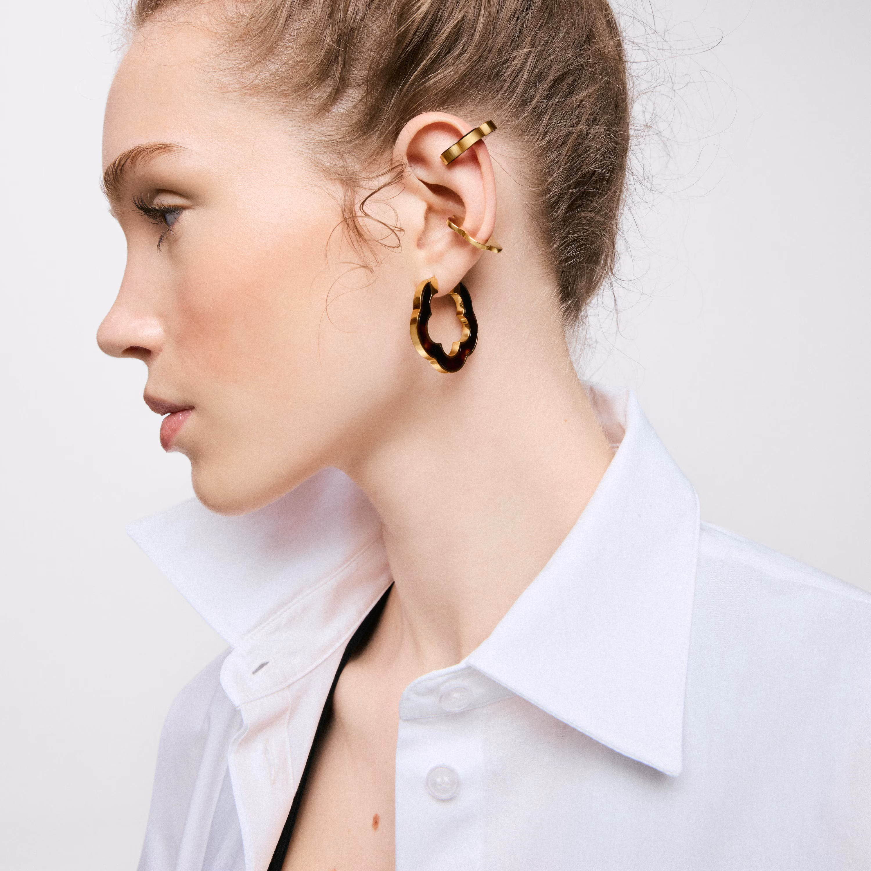 Pendientes flor de acero dorado y resina carey 33 mm Galaxy