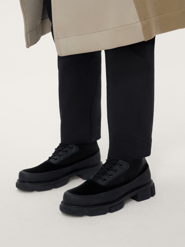 Black solid men's boots with high laced upper