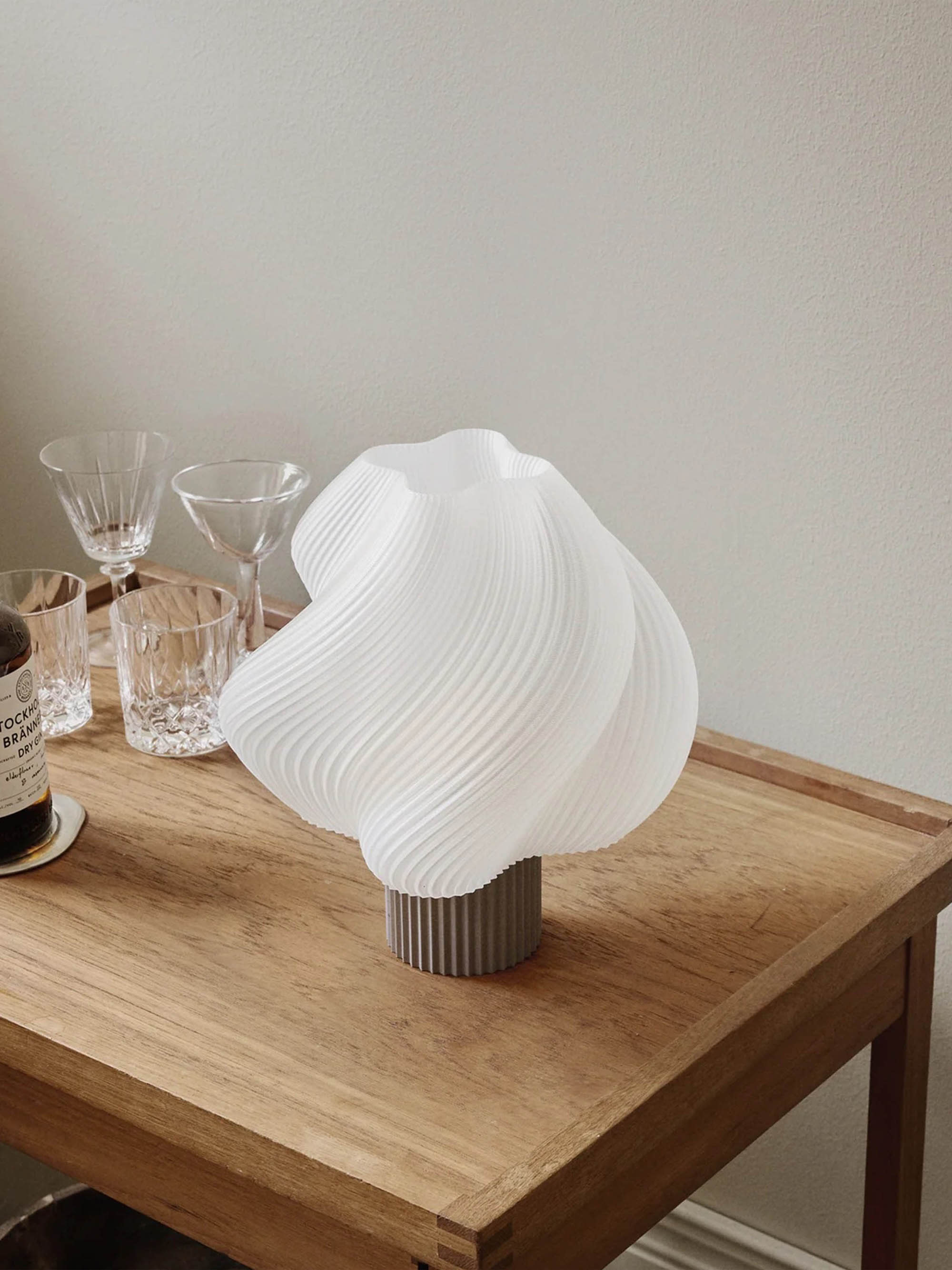 Dimmbare Tischlampe Soft Serve, in verschiedenen Größen