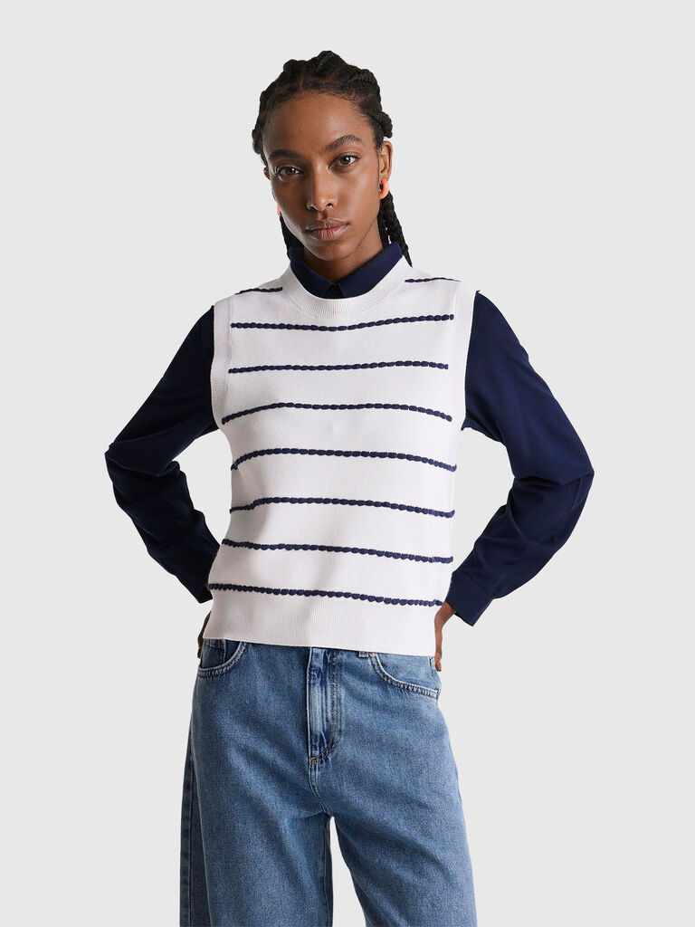 Jacquard vest in viscose blend