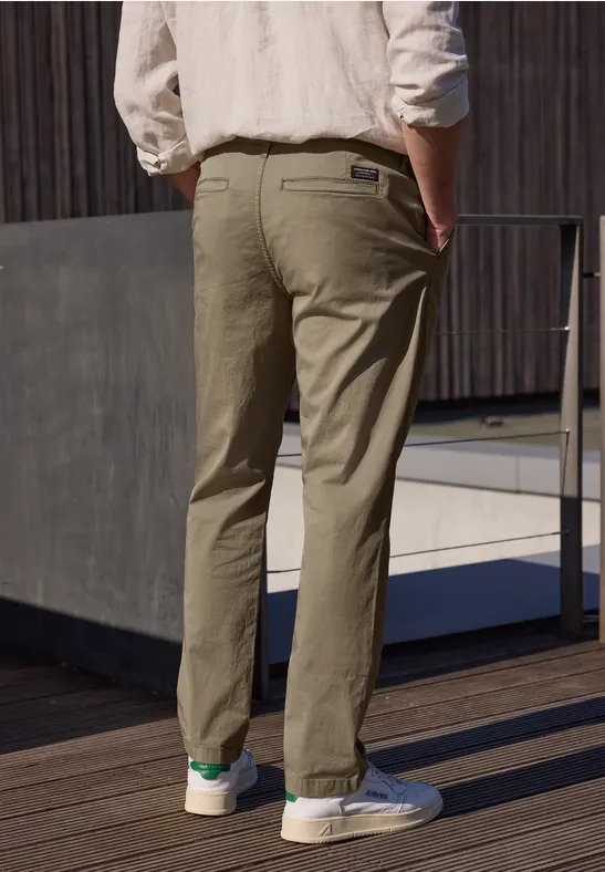 Straight Leg Chino in leichter Qualität