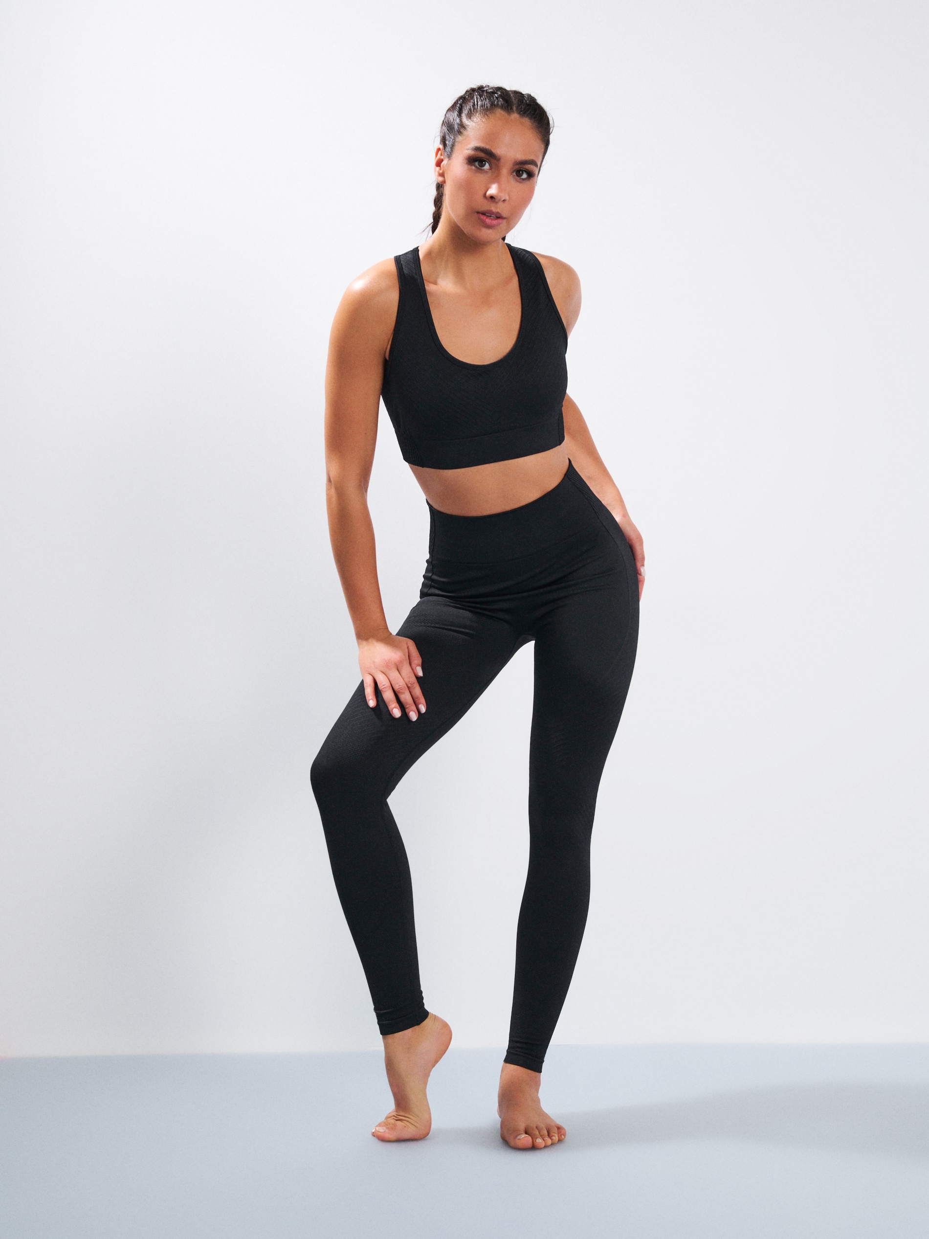 Legginsy z wysokim stanem o dopasowanym kroju