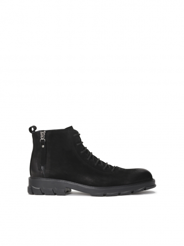 Men’s black boots