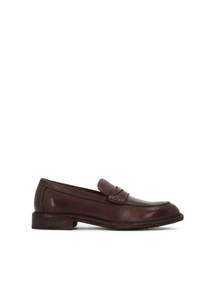 Elegant leather loafers