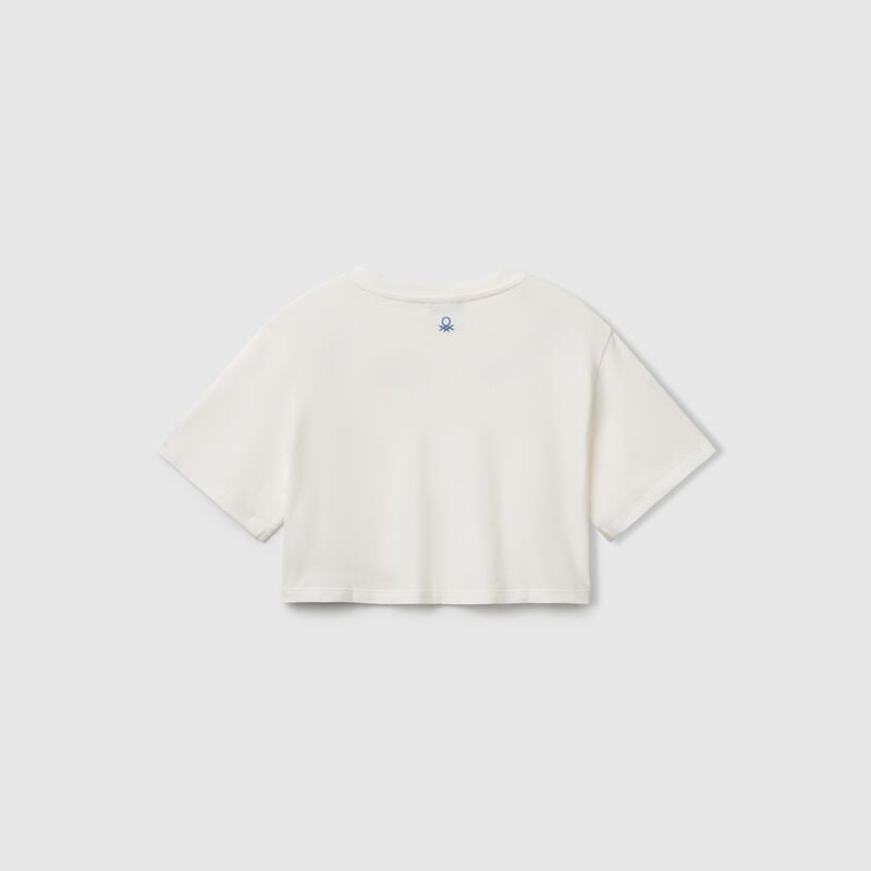 White t-shirt with shell embroidery