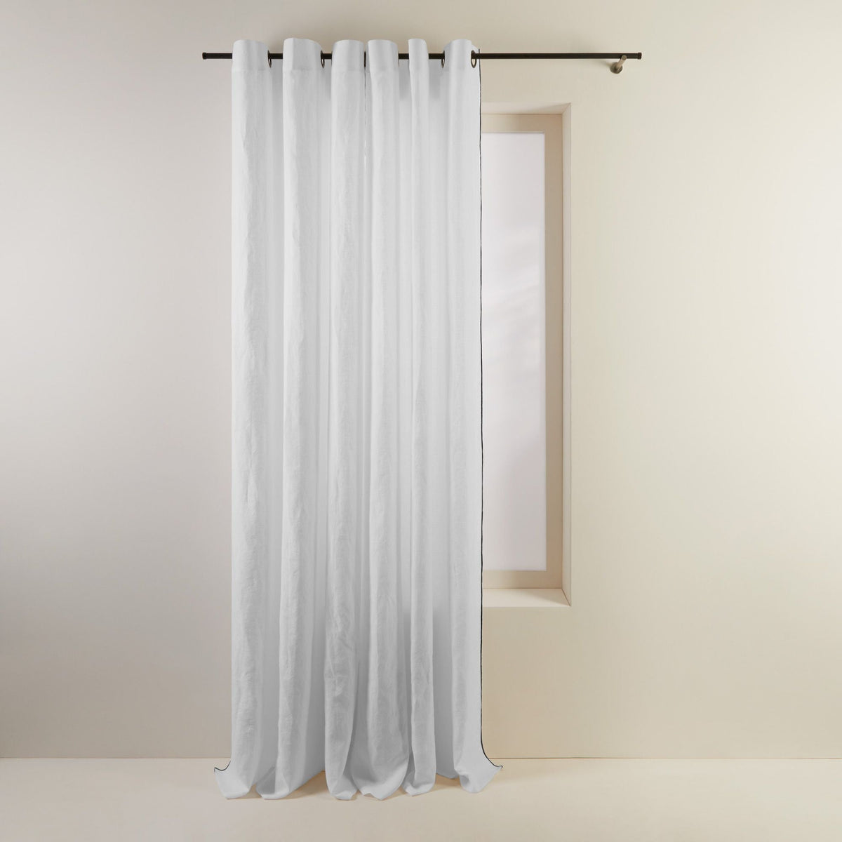 Madura Gordijn Carlina puur witte en zwarte hommel 144x280 cm