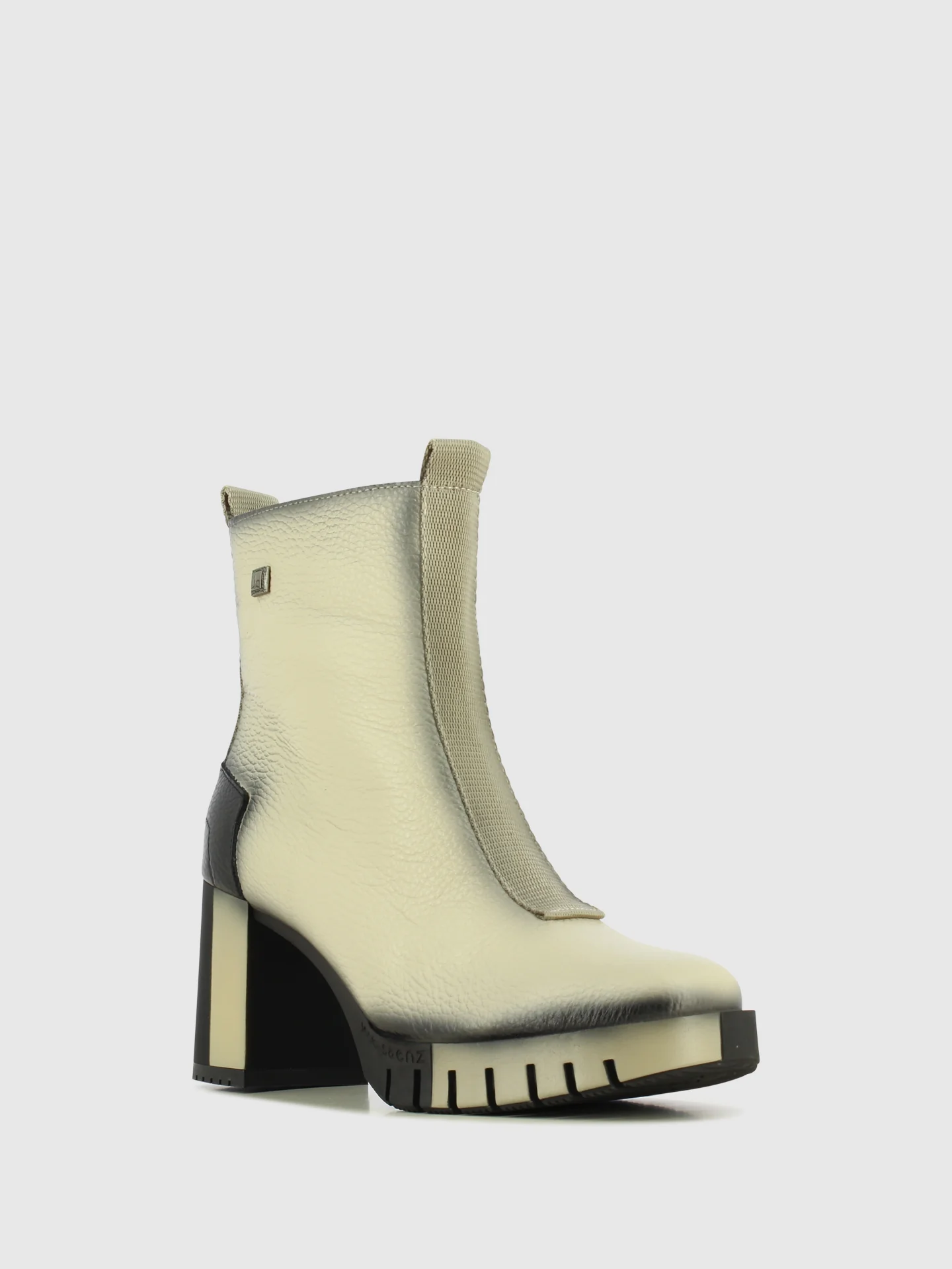 Botins com Fecho em Bege