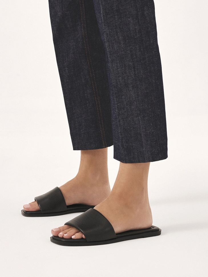 Black slides on a flat sole