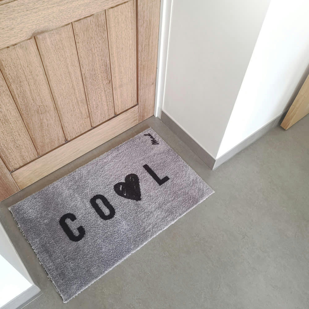 - Tapis de sol Barbie 75x50