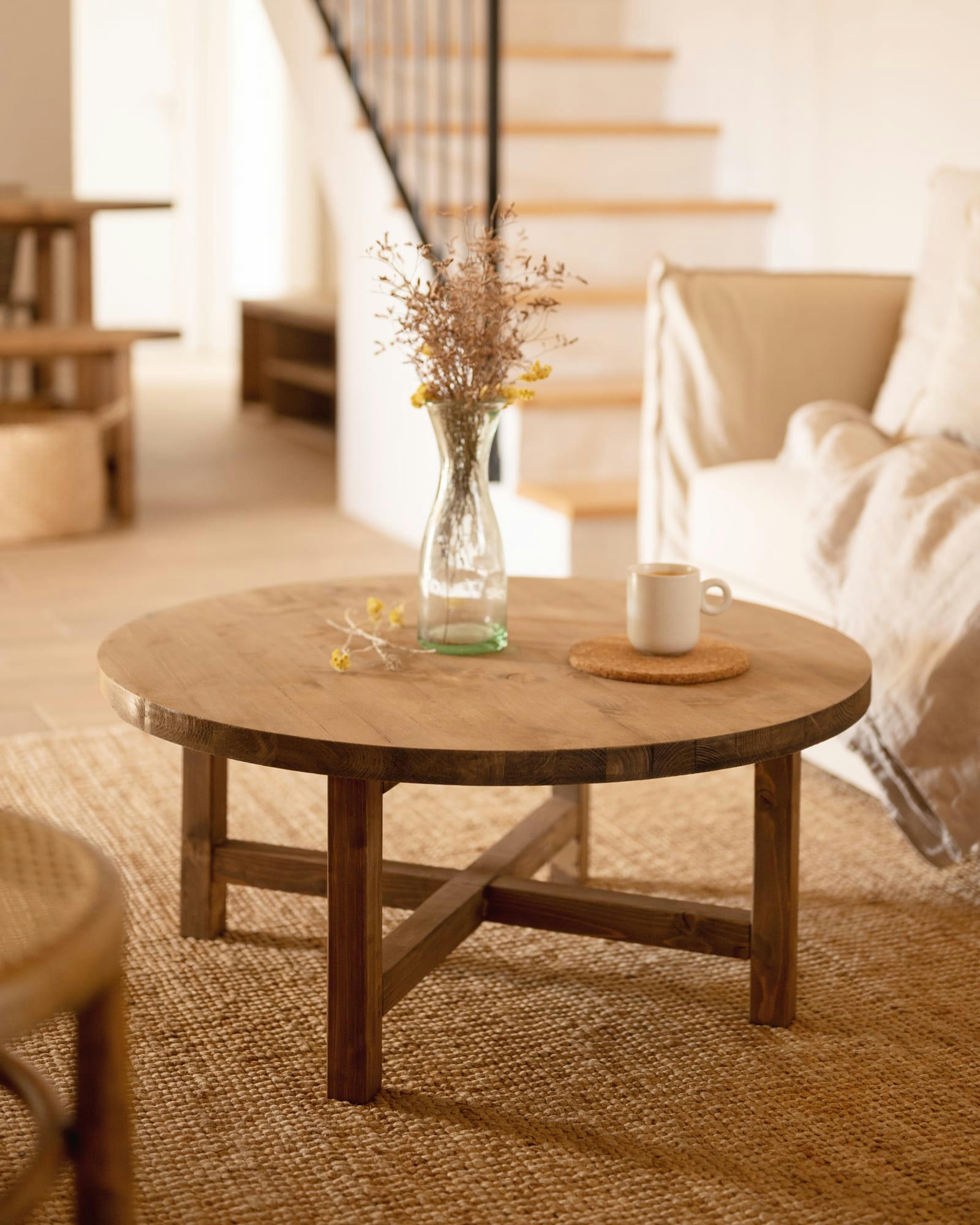 OLIVIA I - Table basse en bois de sapin vieilli Ø60cm