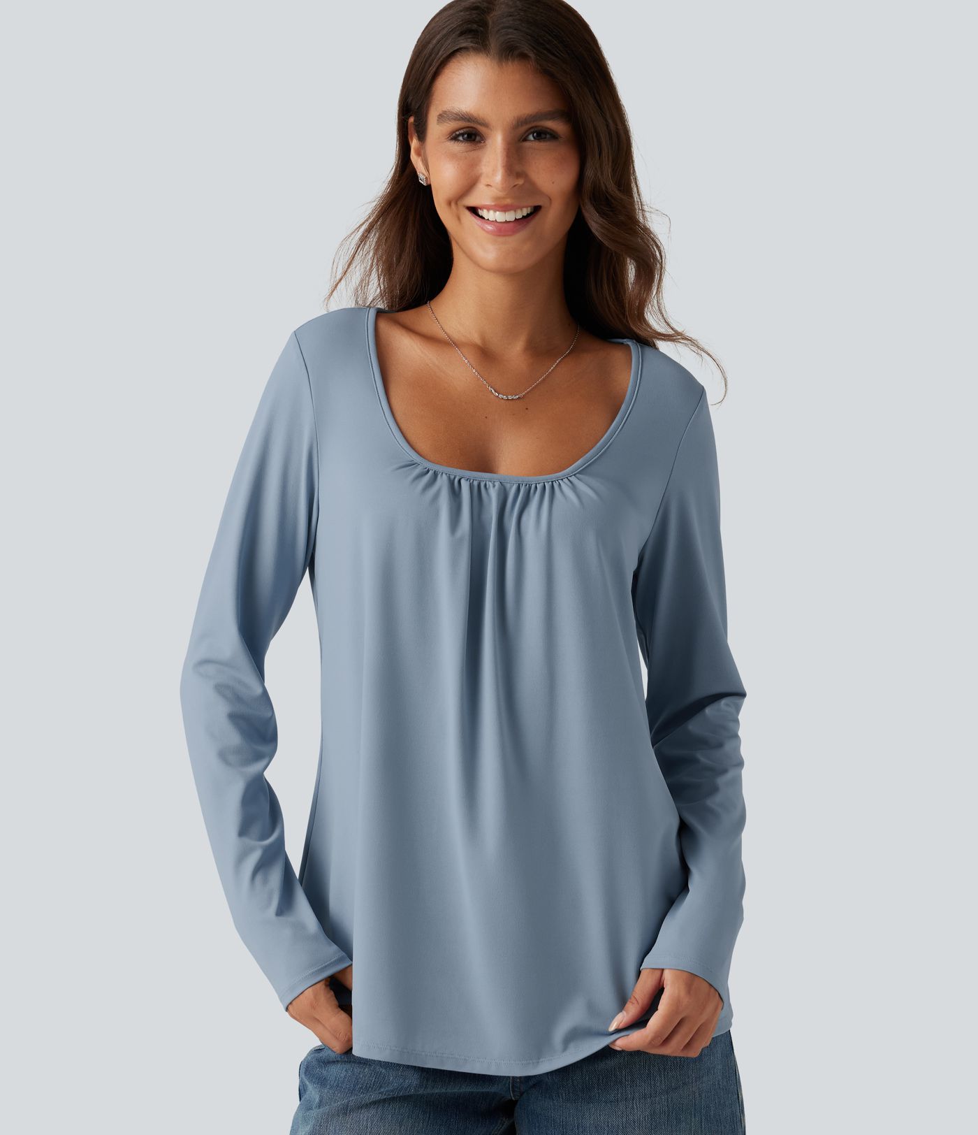 T-shirt à encolure arrondie dégagée, manches longues et fronces