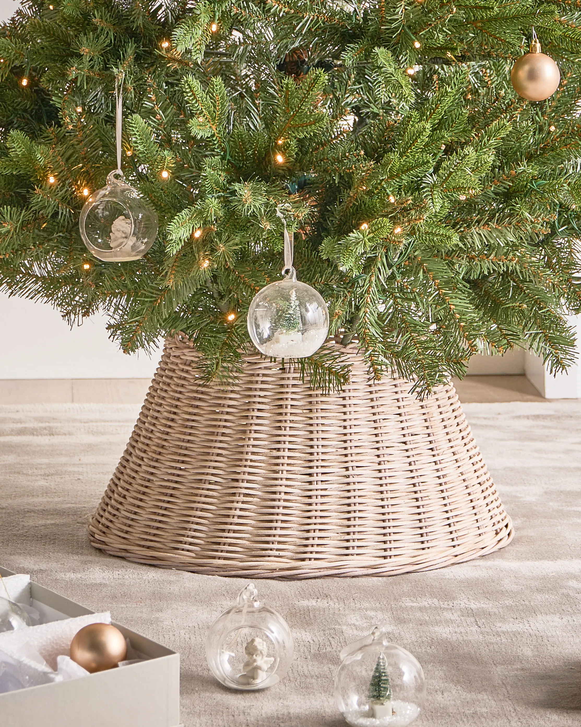 Christmas Tree Collar FLOCON Rattan Light Brown 47 cm