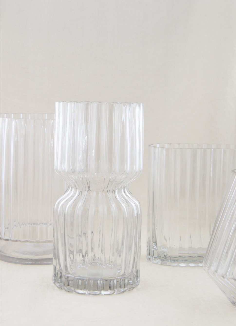VASE EN VERRE STRIÉ TRANSPARENT
