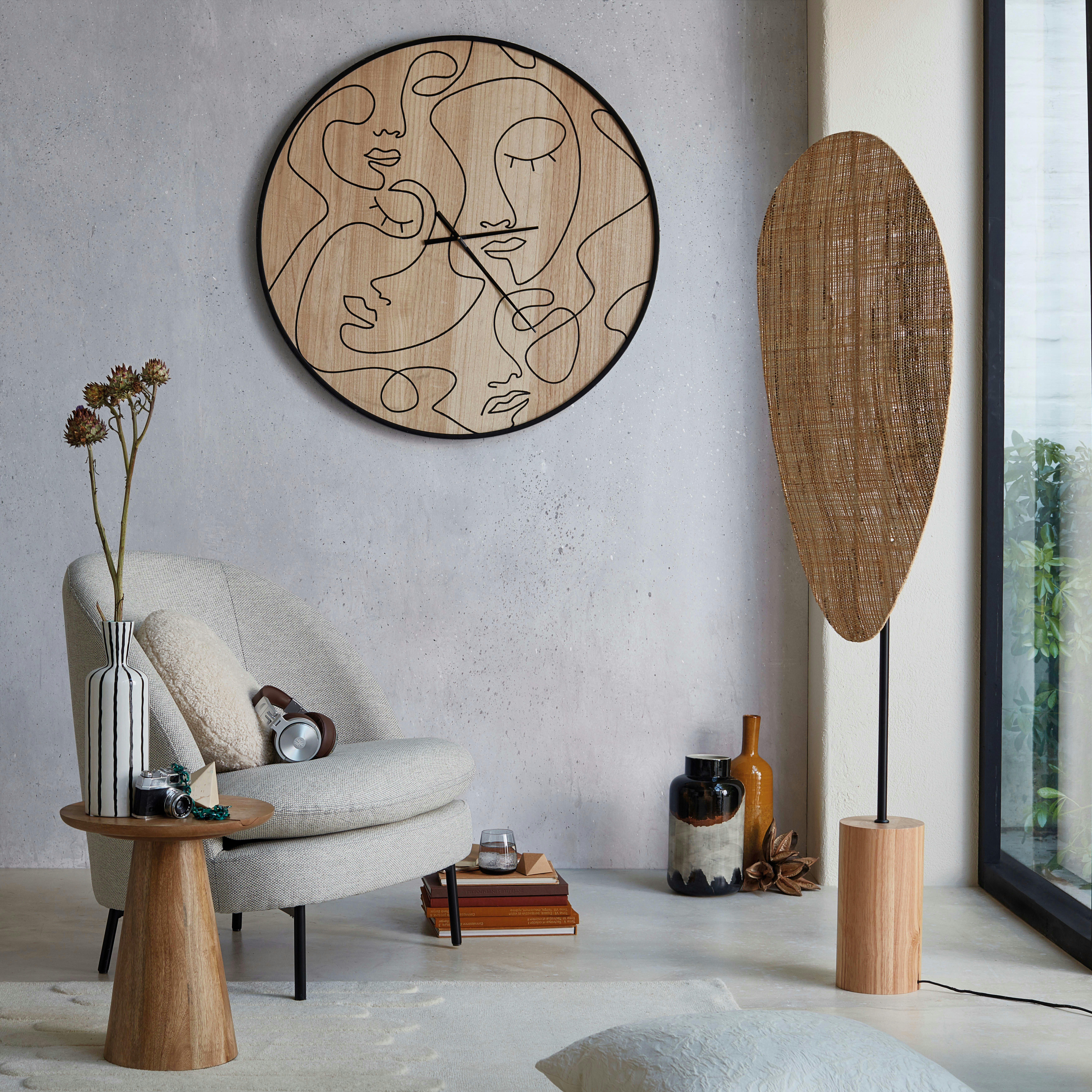 - Vase en dolomite blanche à stries noires H34