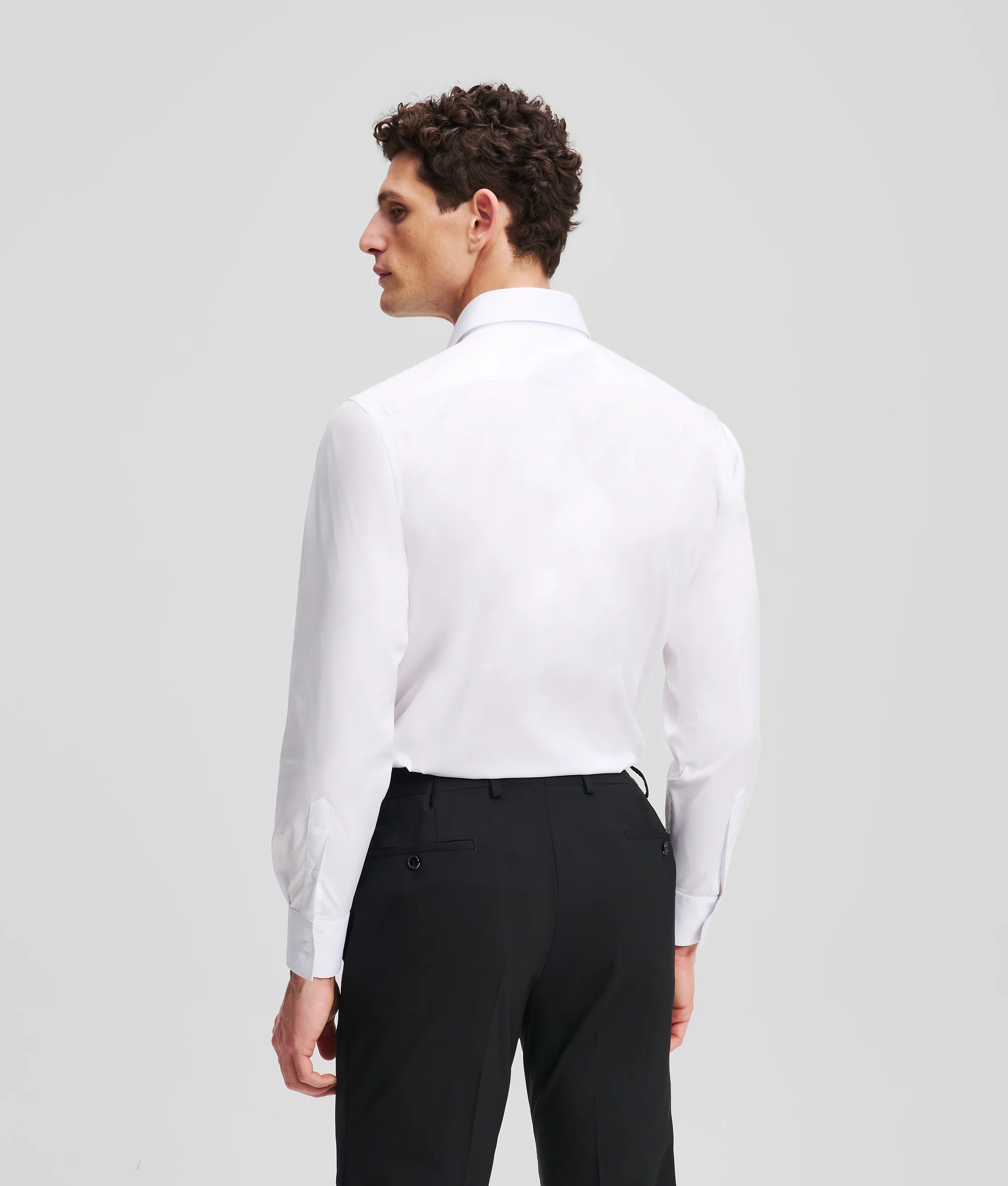 Chemise à la coupe moderne