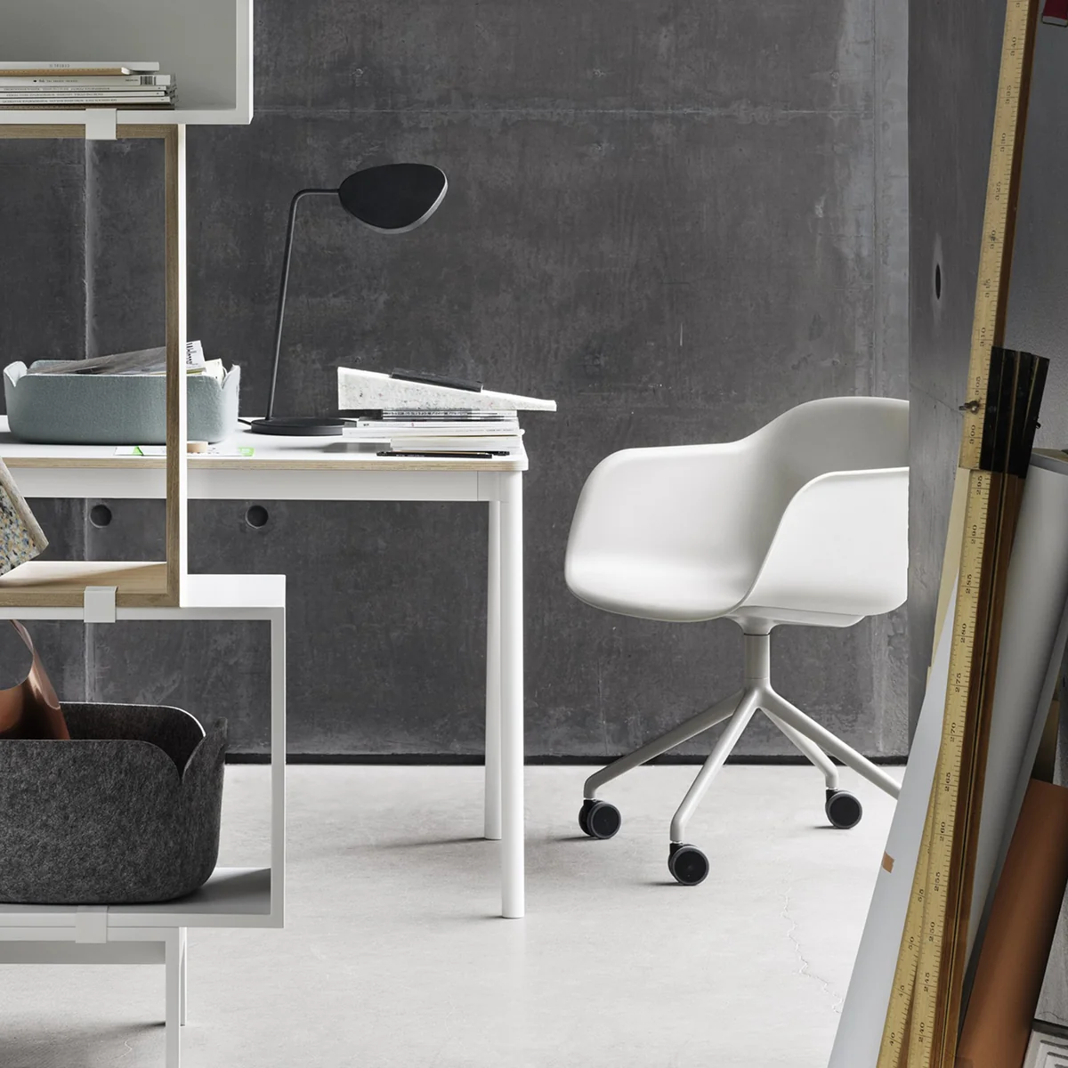 Muuto - Fiber Armchair Swivel mit Rollen