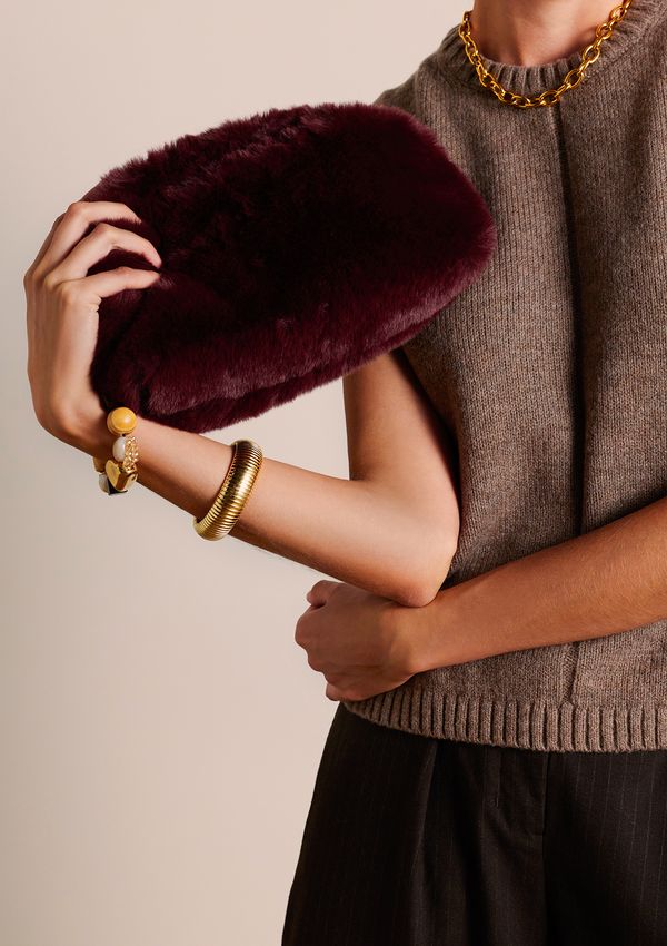 Manfield Burgundy clutch van faux fur