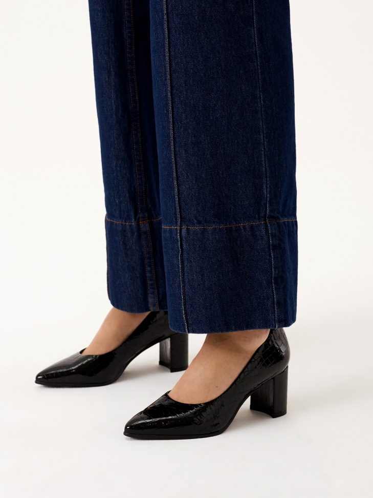 Embossed patent leather pumps