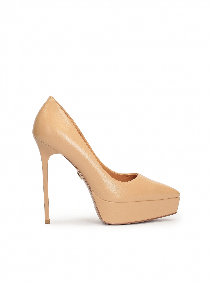 Leather pumps on a high heel and a platform