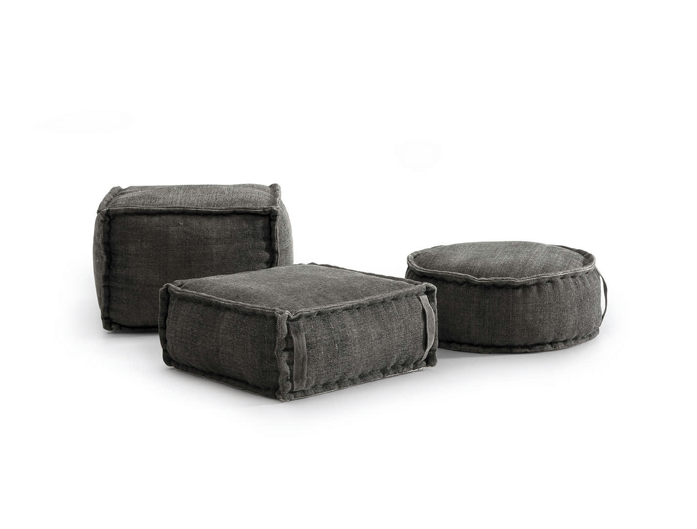 STONE WASHED - Pouf carré en coton revêtu effet lavé gris.