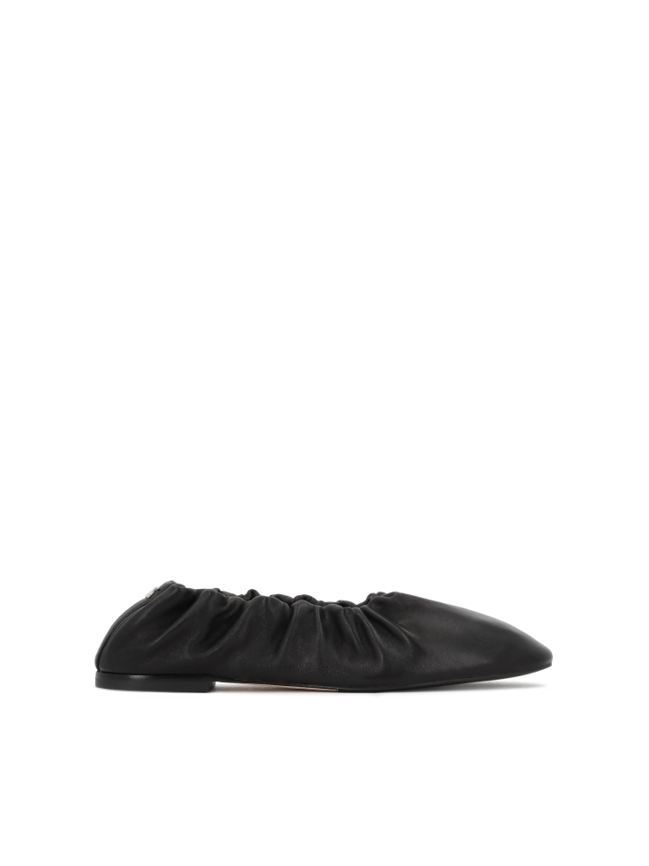 Black soft leather ballerinas decorated with a crease