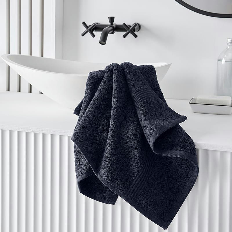 MEVAK BAÑO - Drap de bain uni en coton bleu marine 70x130