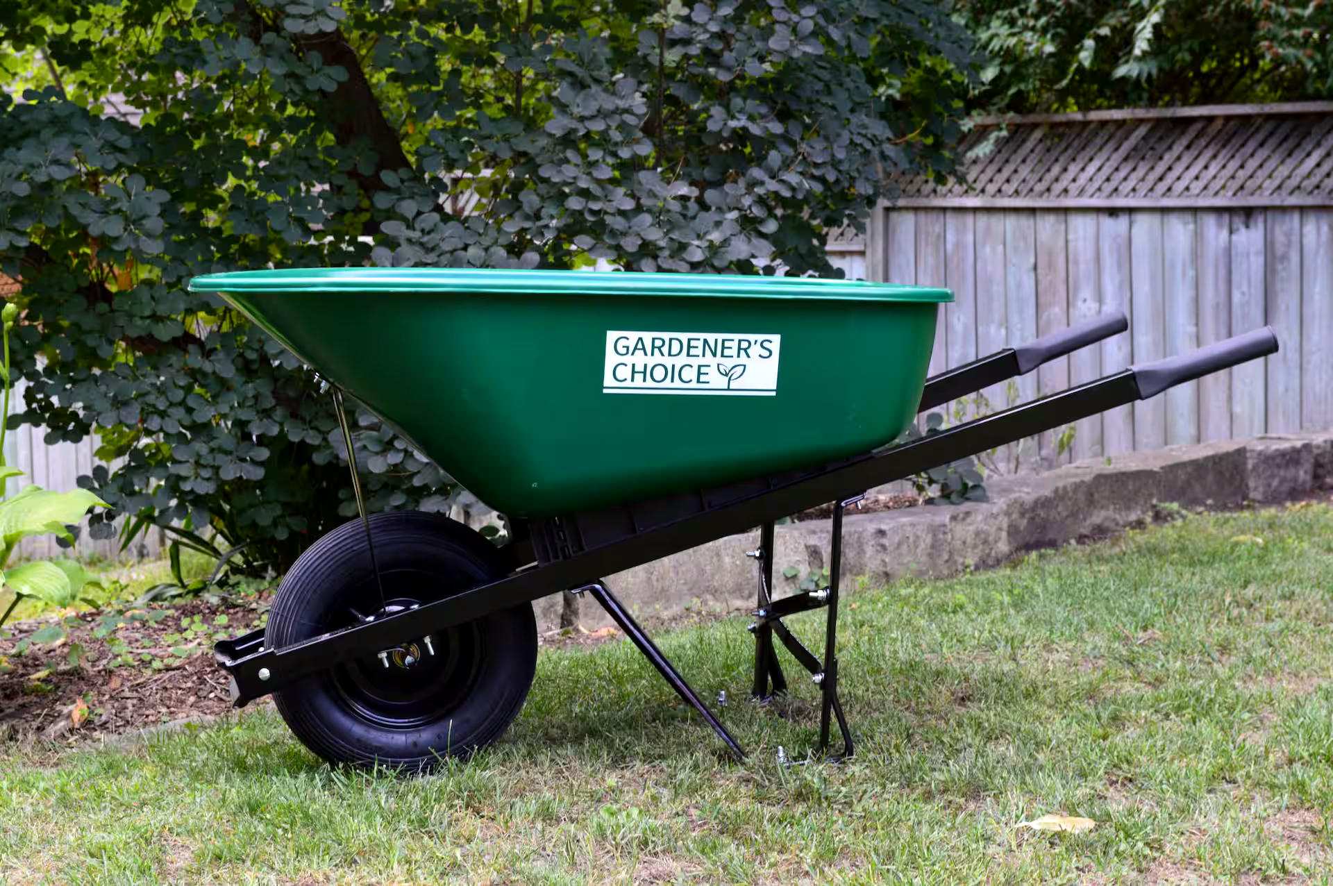 Gardener's Choice 1-Wheel Homeowner Grade Poly Tray Wheelbarrow with Steel Handles, 6-cu-ft