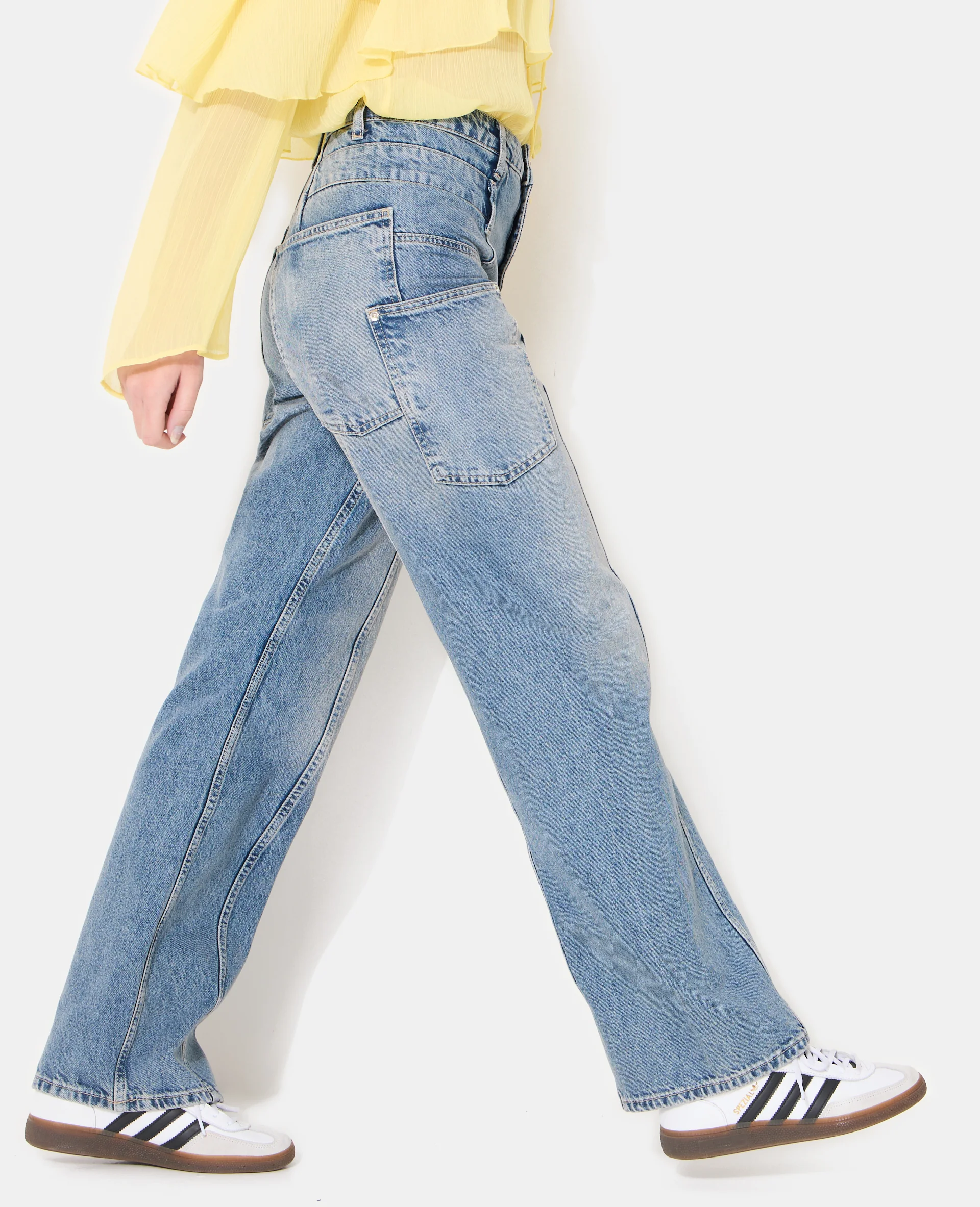 Jean straight avec jeux de coutures et de poches