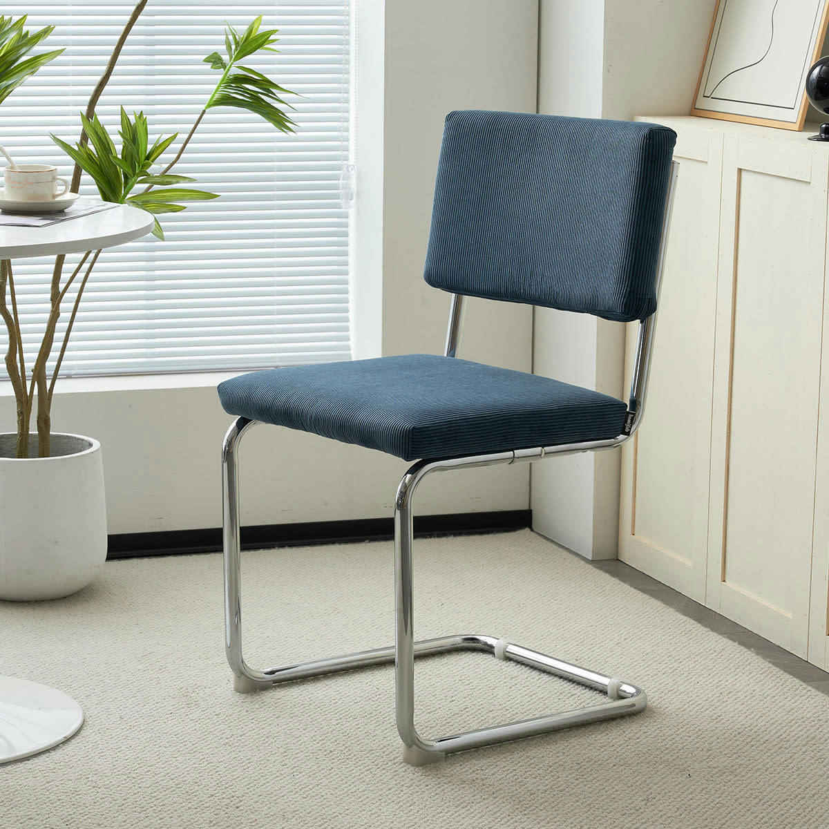 DULCE - Lot de 2 chaises en velours côtelé bleu et métal chromé