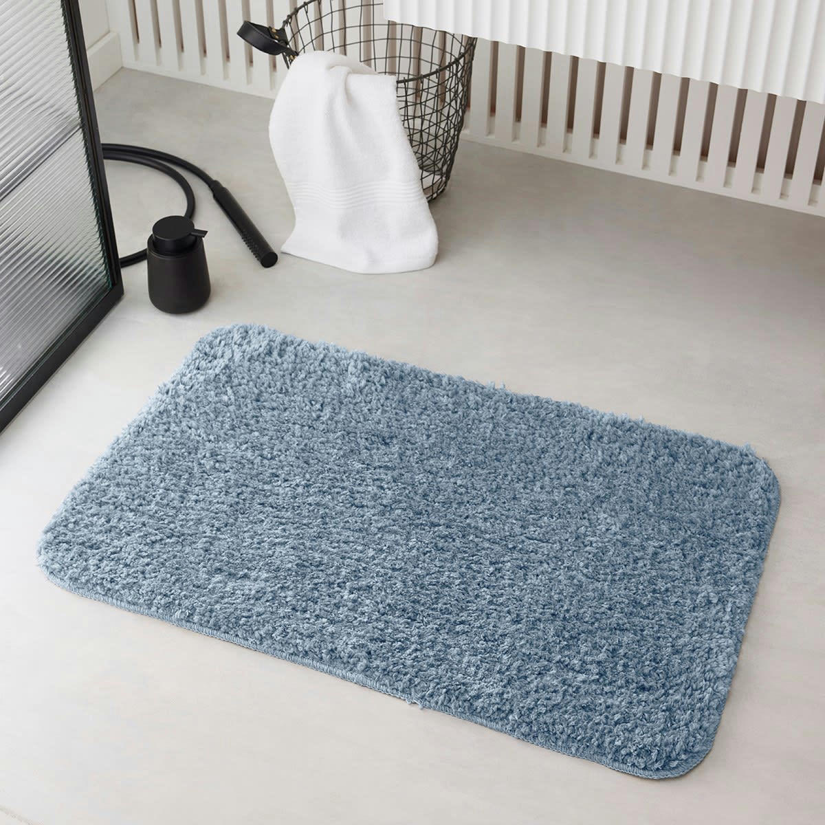 ESSENTIAL - Tapis de bain tufté uni en Polyester Bleu ardoise 50x80 cm