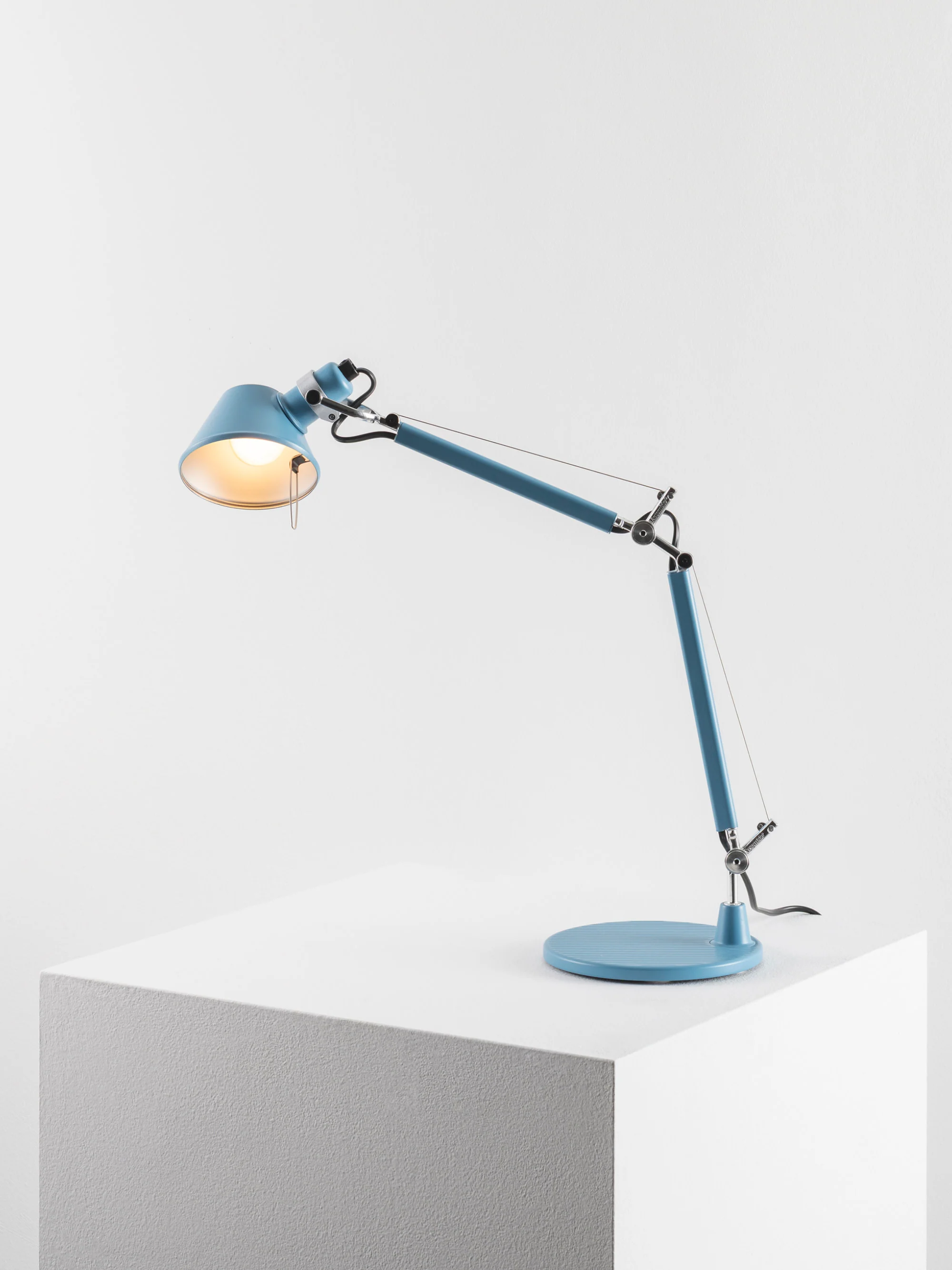Verstellbare Schreibtischlampe Tolomeo Micro