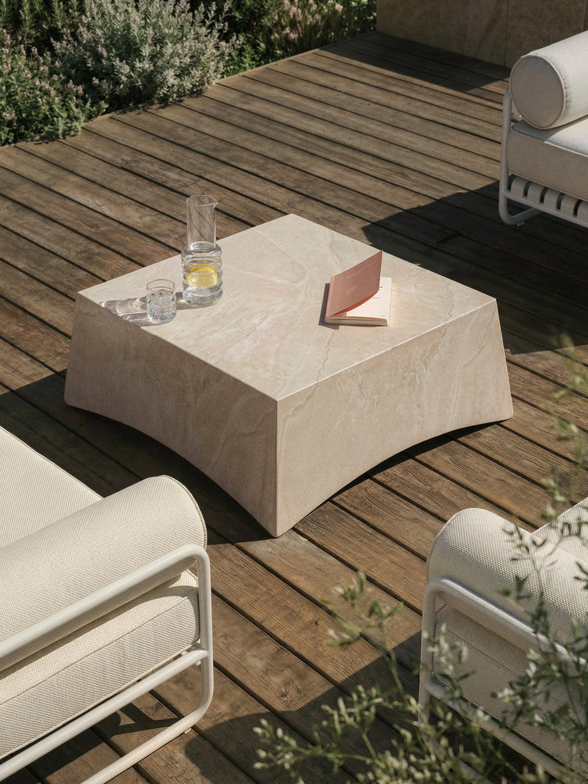 In- & Outdoor-Couchtisch Mohi in Travertin-Optik, B 80 cm