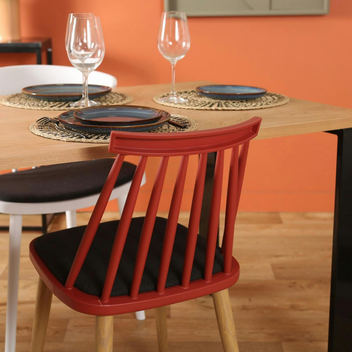 DAUPHINE - Chaise design nordique rouge