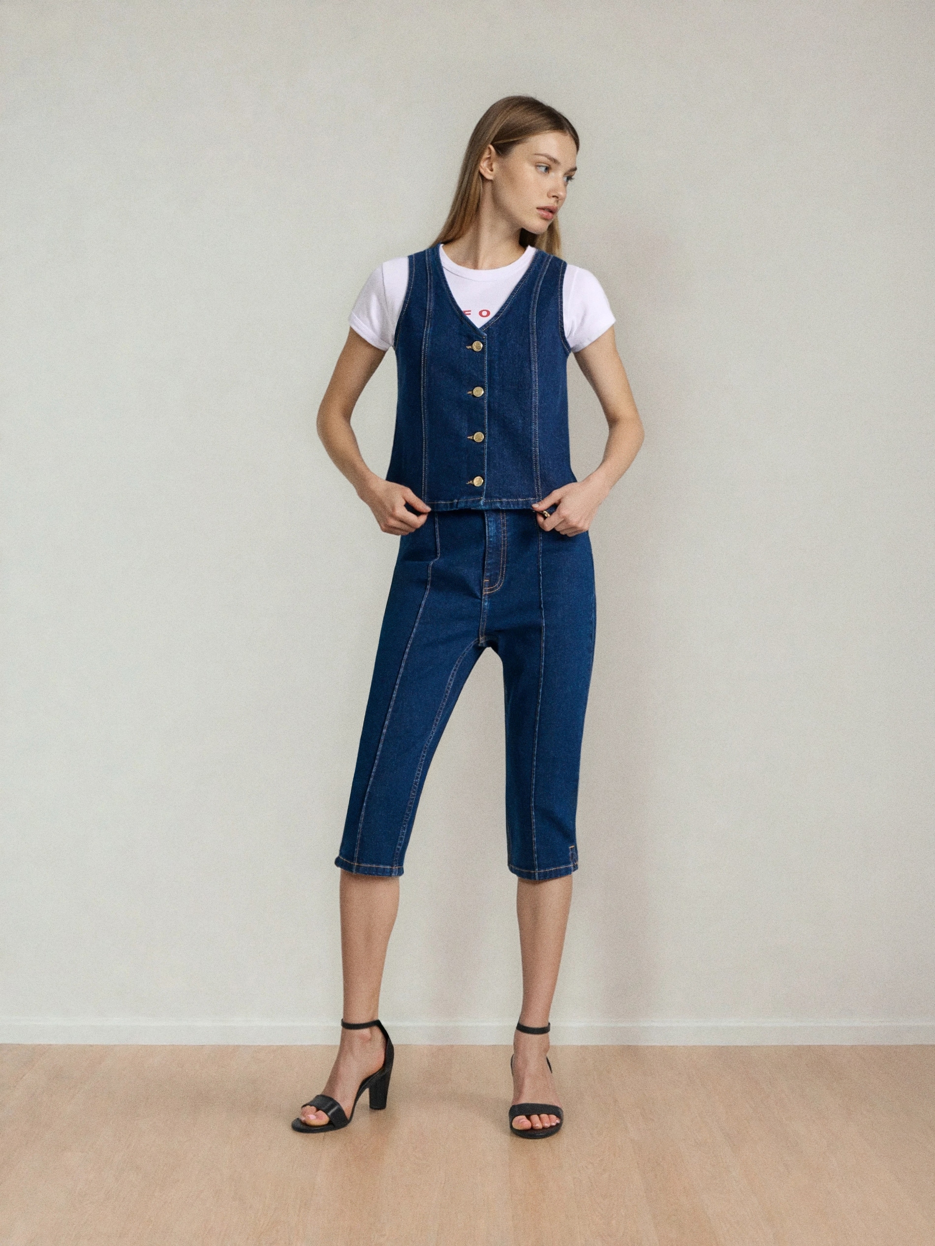 Jeansy capri z przeszyciem z przodu