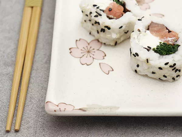 Zestaw do sushi dla 2 osób (4 el.) z pałeczkami Tokyo Design Studio - Sakura White 33758