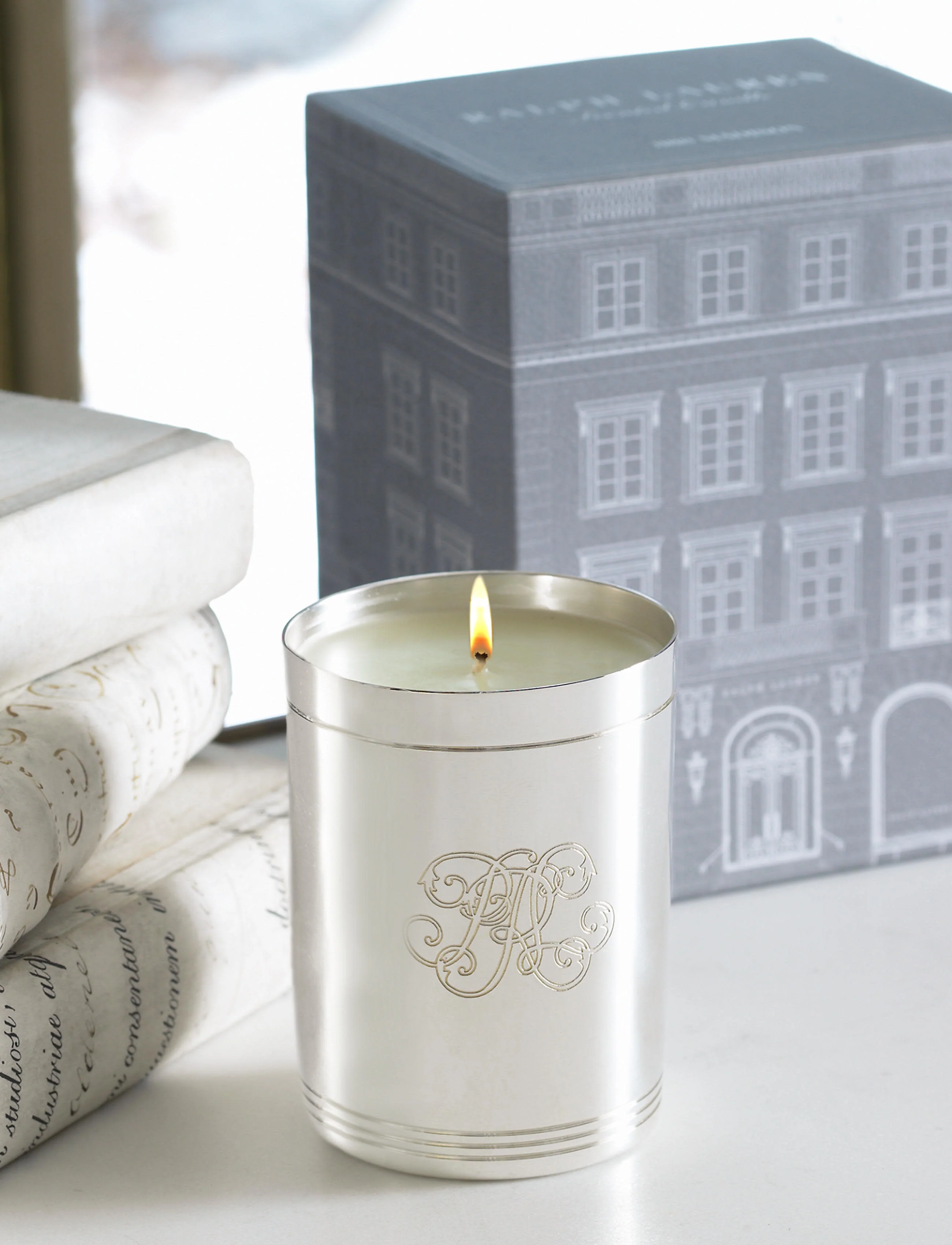 Duftkerze 888 Madison (Cremige Tuberose, Magnolie, Kaschmir-Moschus)