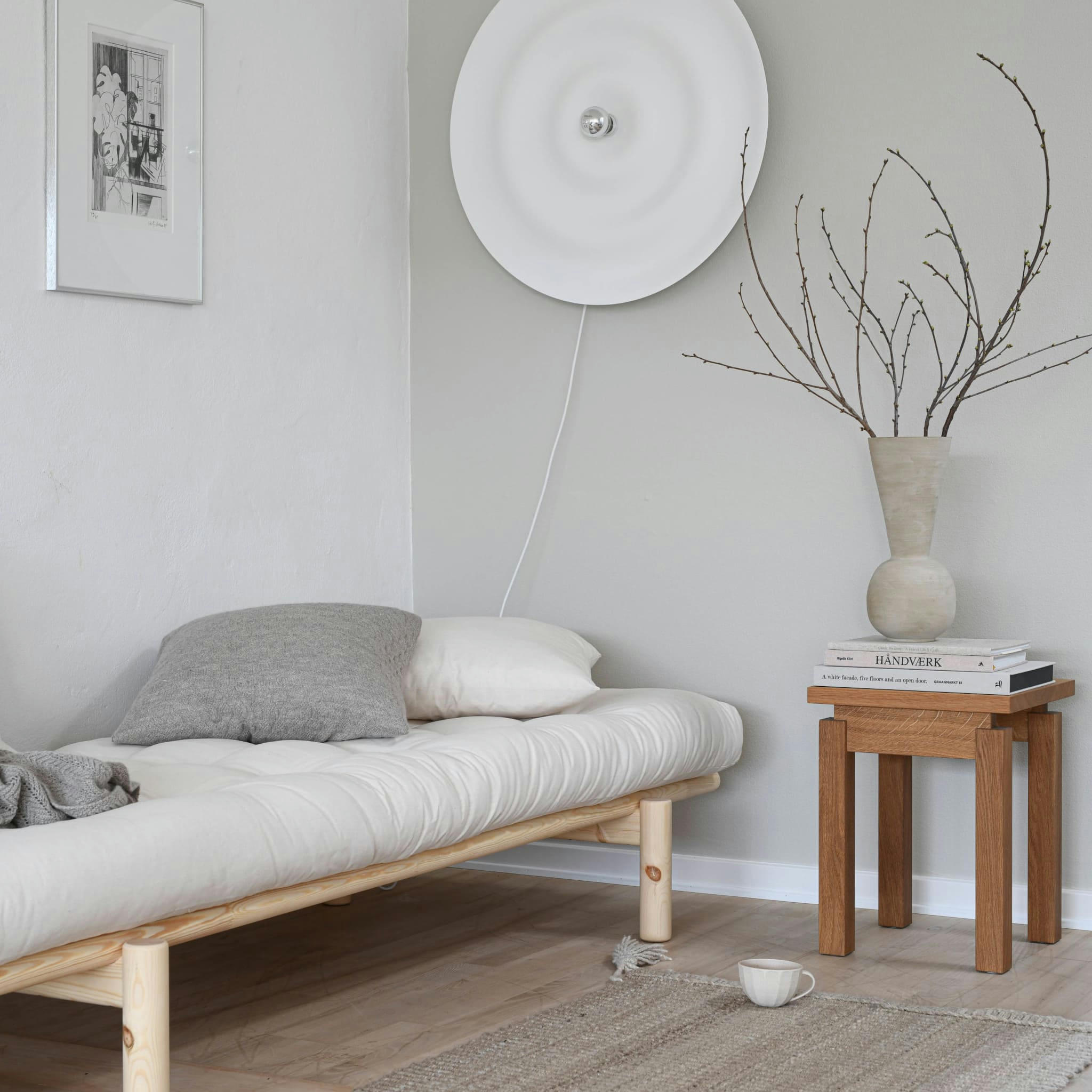 - Banquette futon en pin massif bleu canard 75x200