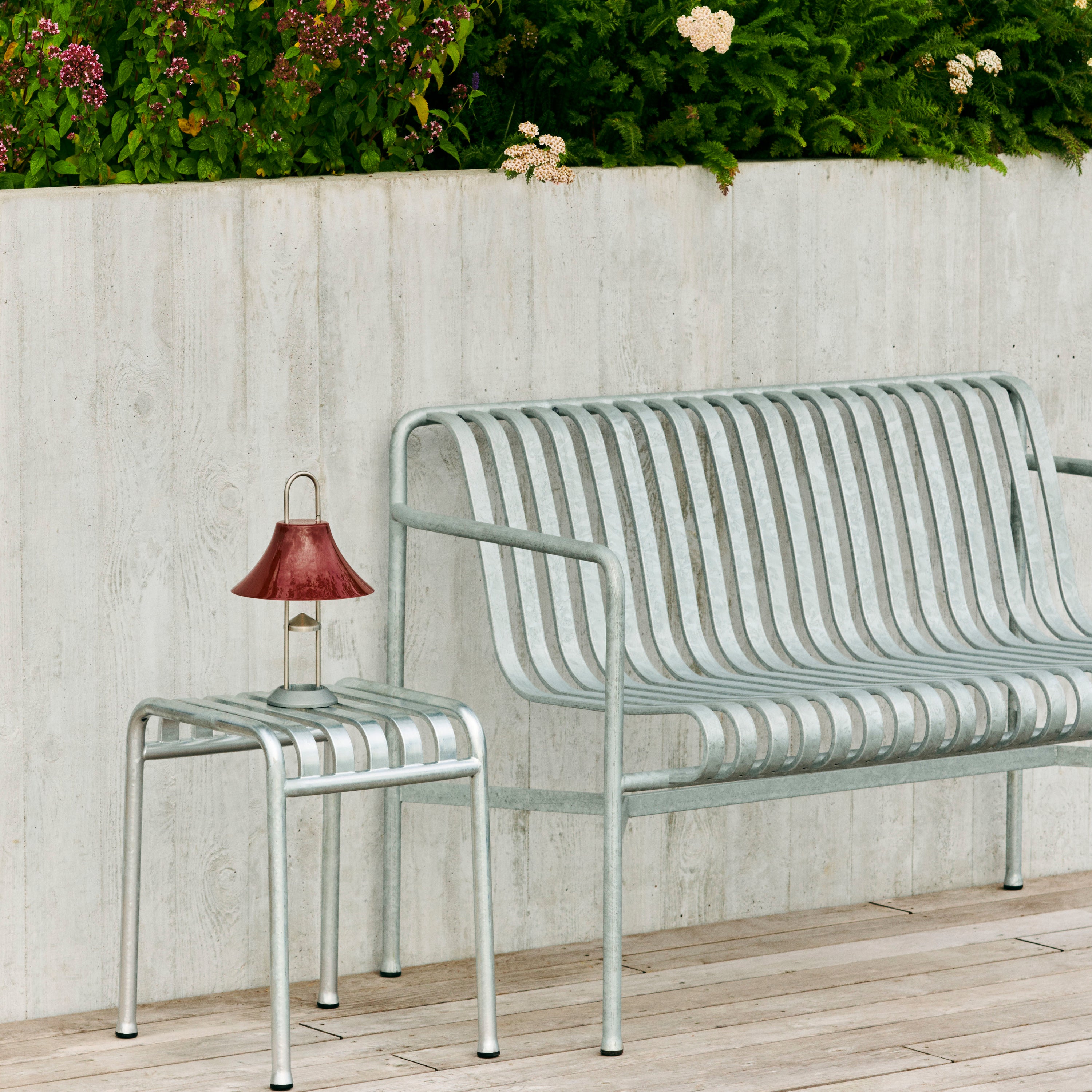 HAY Palissade Tuinbank 2,5-zits met Armleuning - Gegalvaniseerd Staal