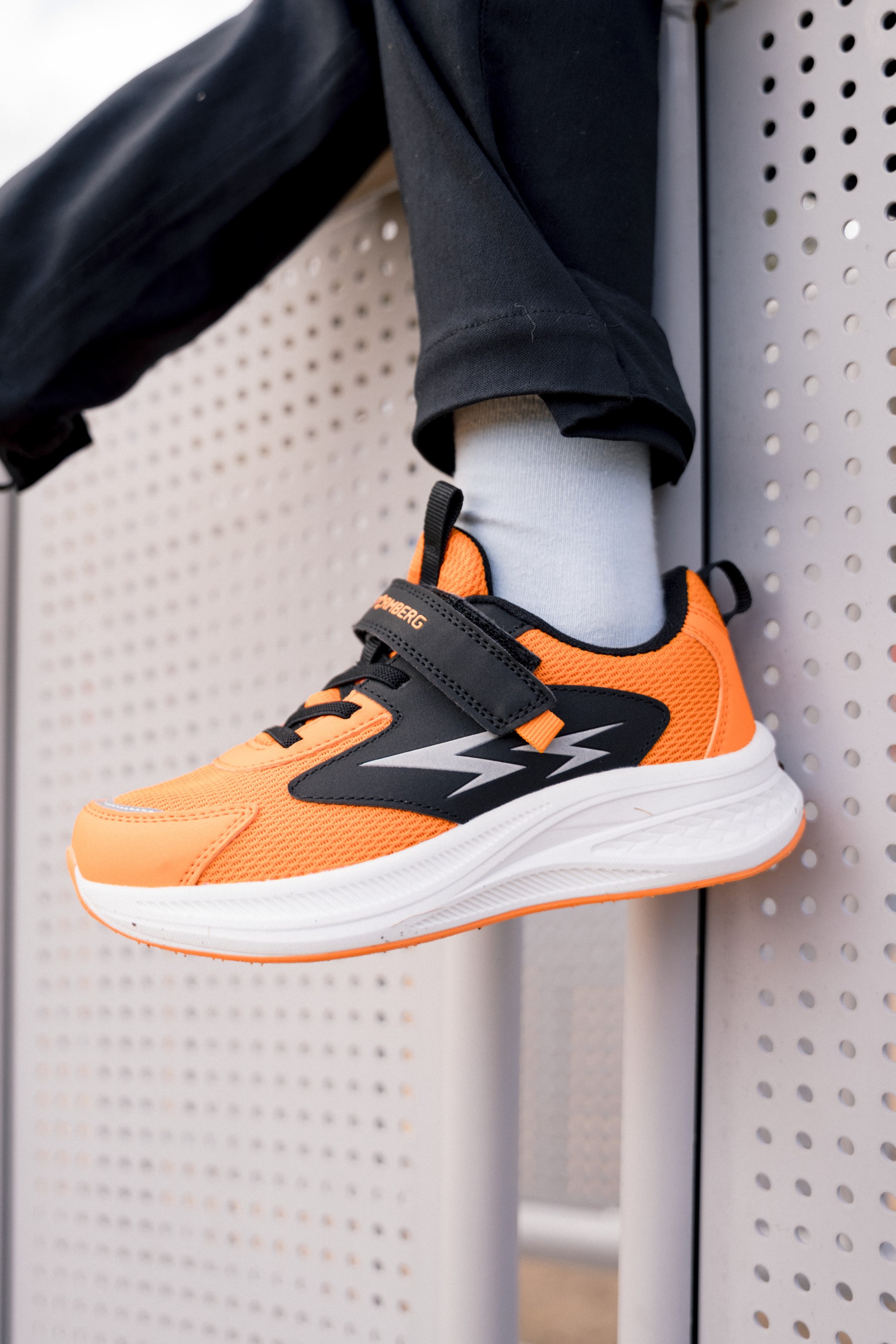 Loten sneaker barn