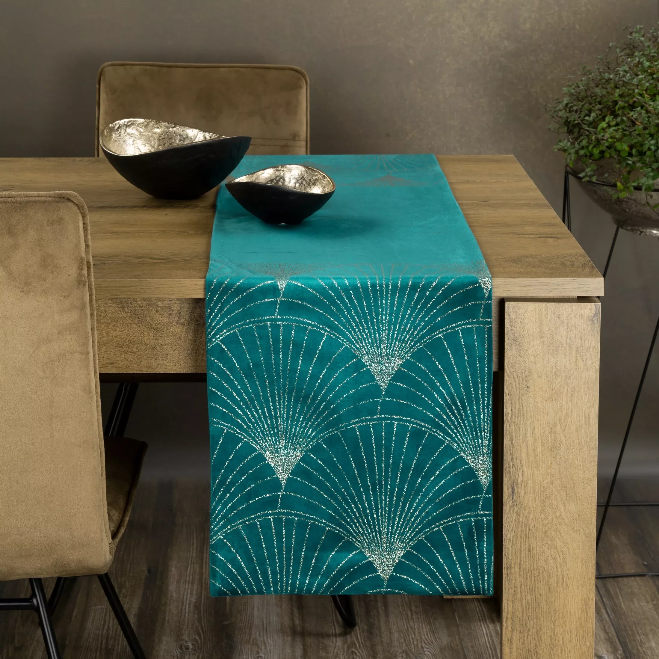 Bieżnik na stół ciemnoturkusowo, złoty 35x220 cm welwetowy BLINK 14 z dużym wzorem wachlarzy w stylu art deco