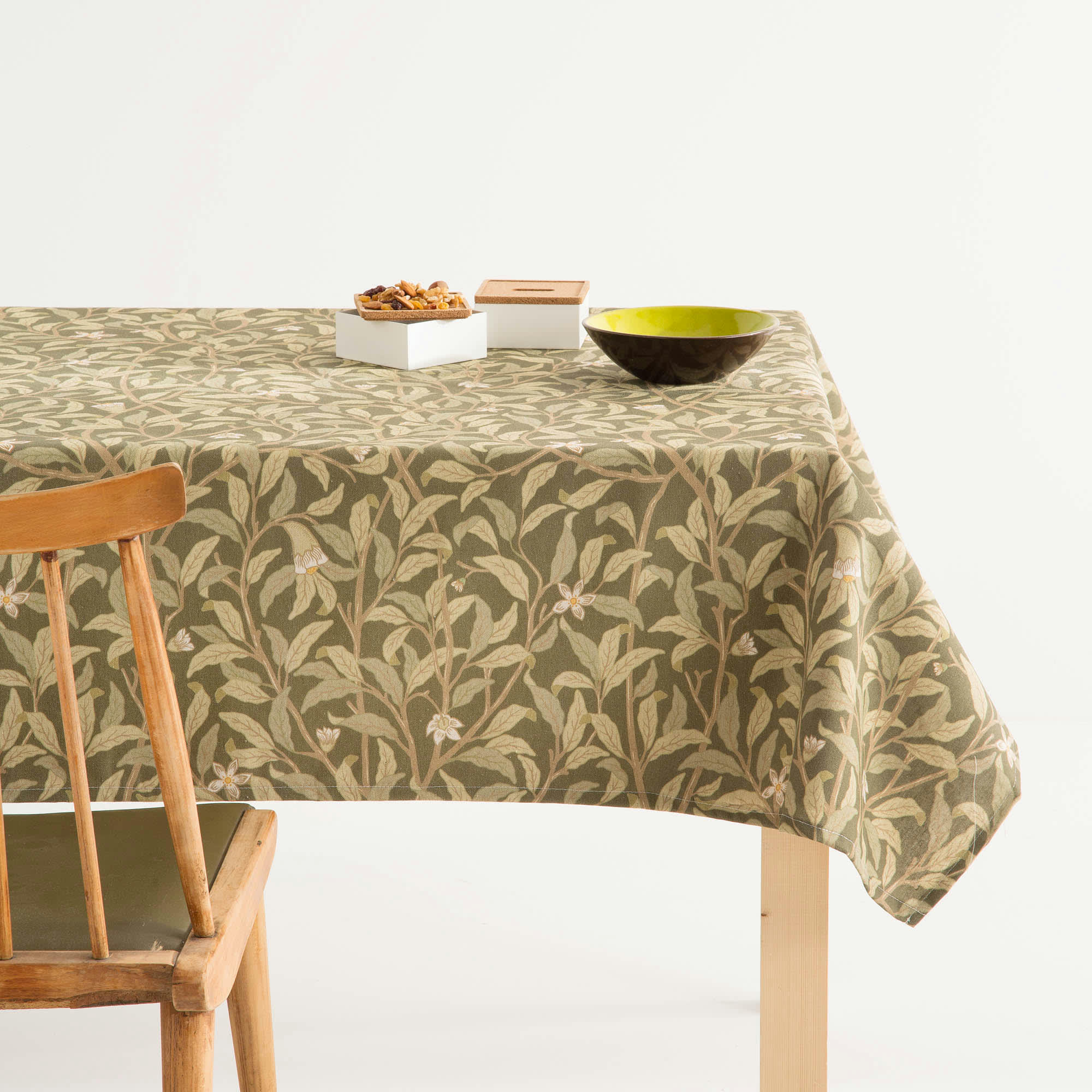 MORRISSIN - Nappe en lin imprimée vert avec traitement anti-taches 140x140 cm