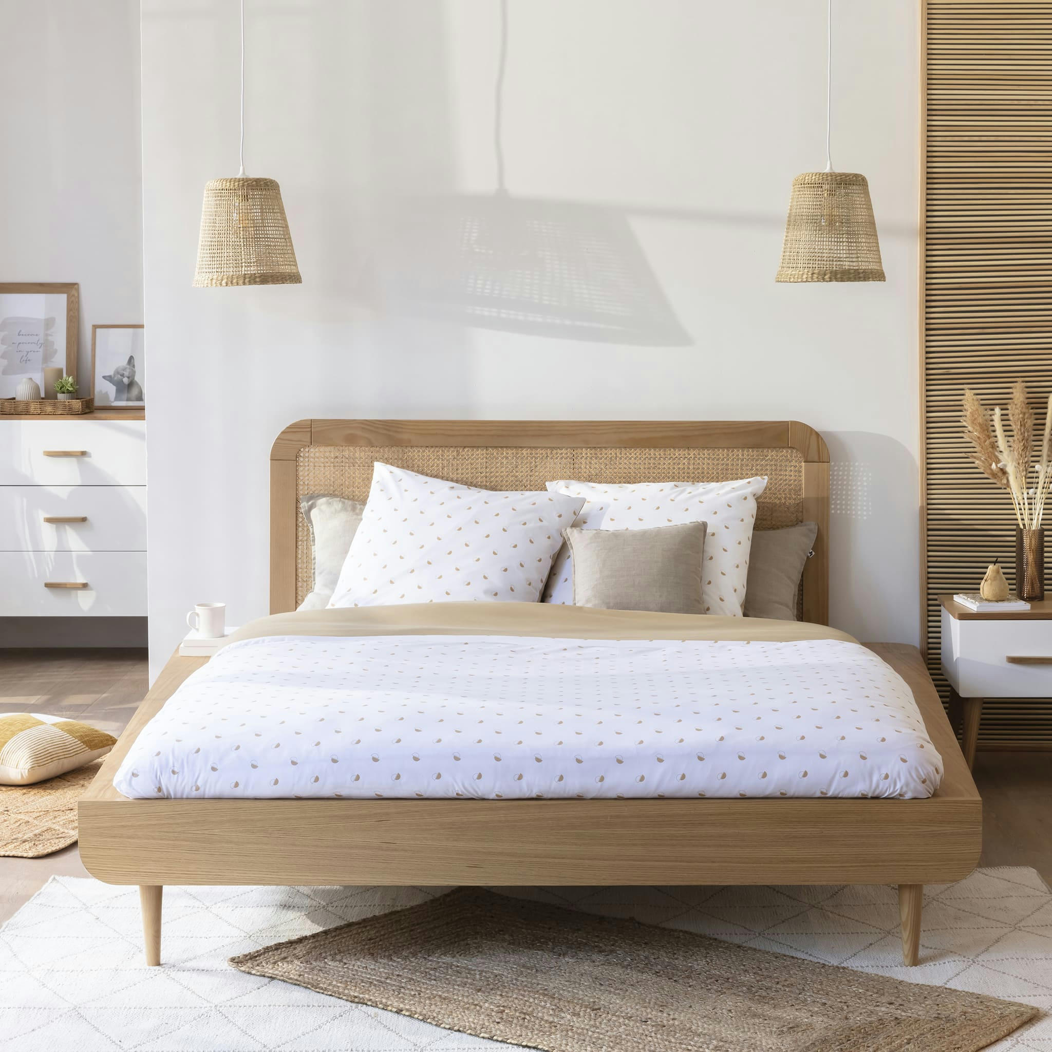 - Ensemble lit 160x200cm en bois naturel et tête de lit 160cm en cannage