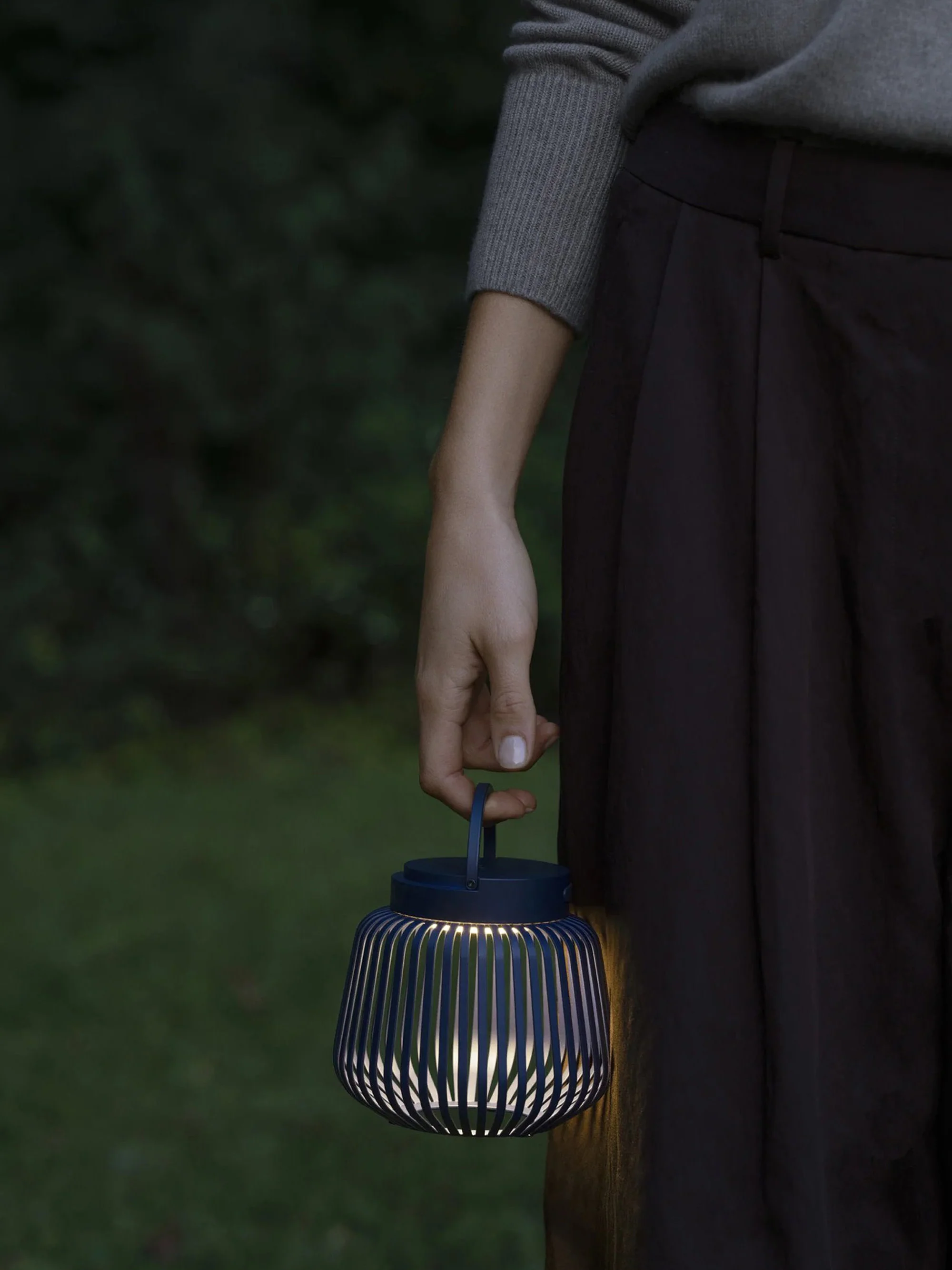 Mobile LED-Außentischlampe Lito, H 12 cm