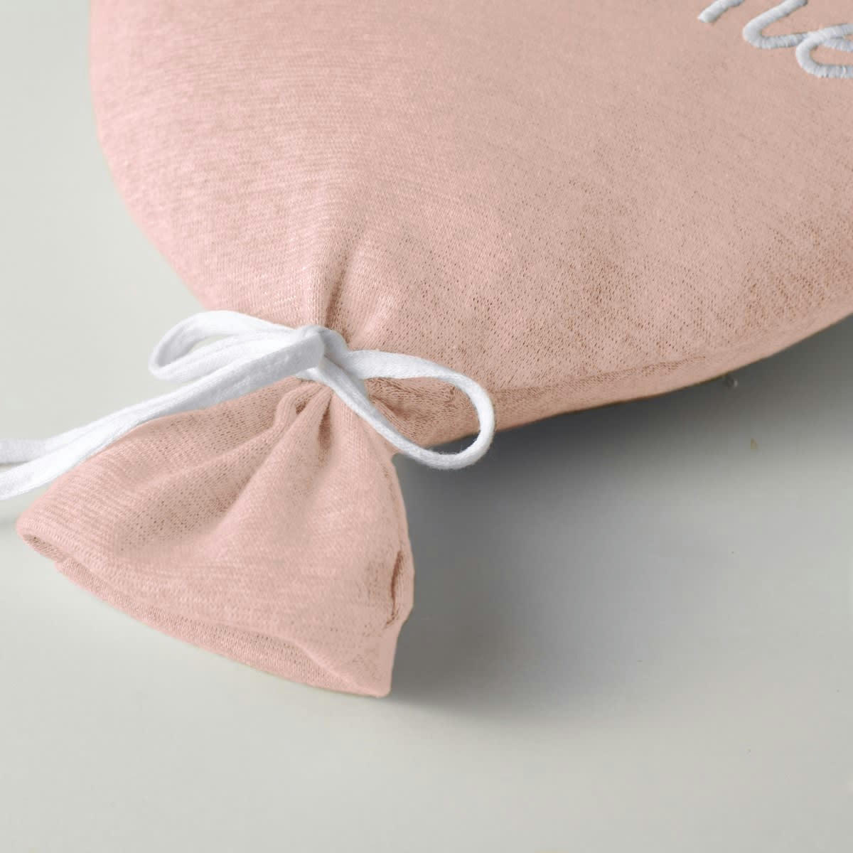 - Coussin bébé coton tricoté ballon rose 40x25 cm
