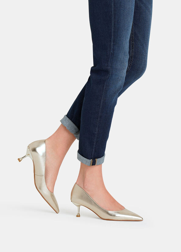 D&eacute;collet&eacute; laminata con tacco basso