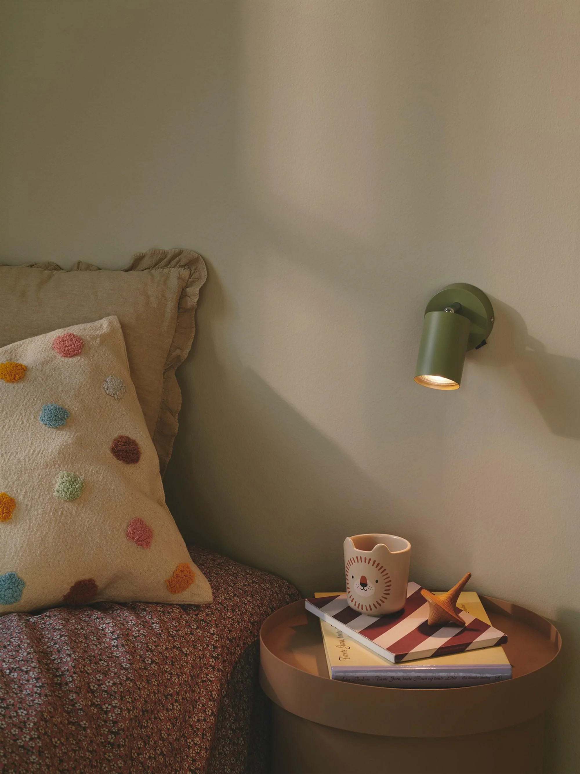 Kleiner Wandstrahler Explore mit Stecker