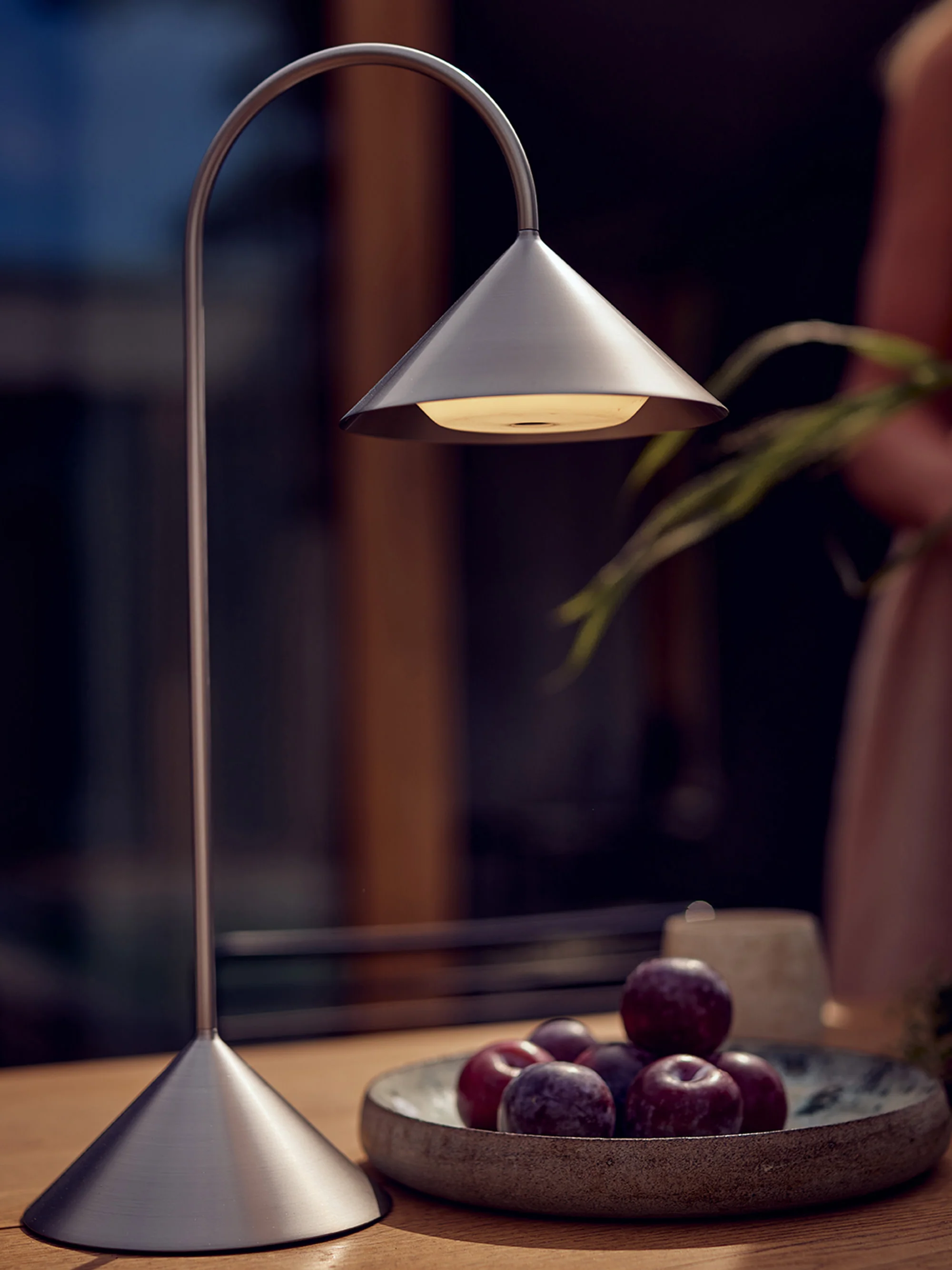 Mobile Outdoor-LED-Tischlampe Grasp, dimmbar