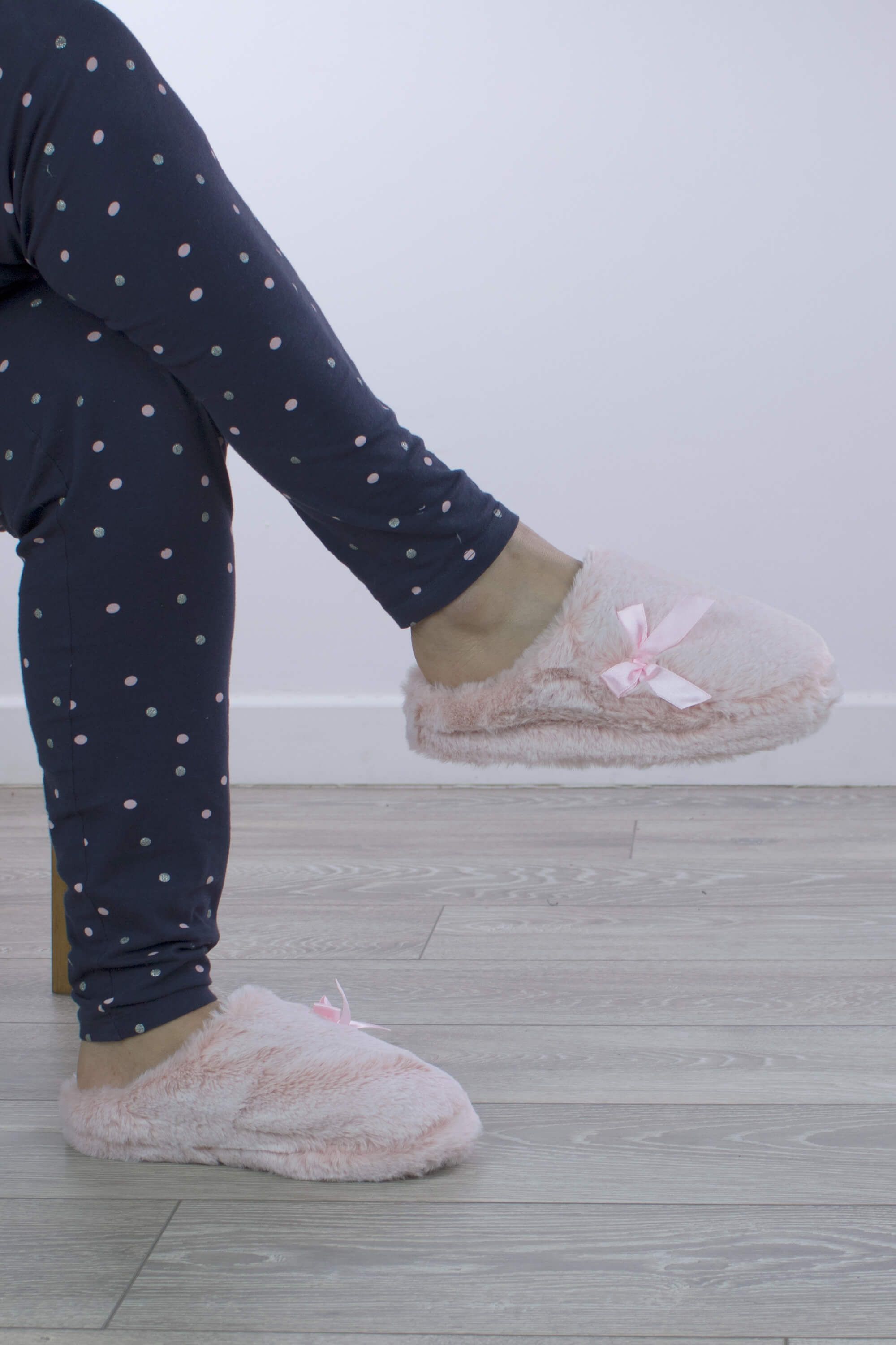 AJVANI Fluffy Faux Fur Slippers