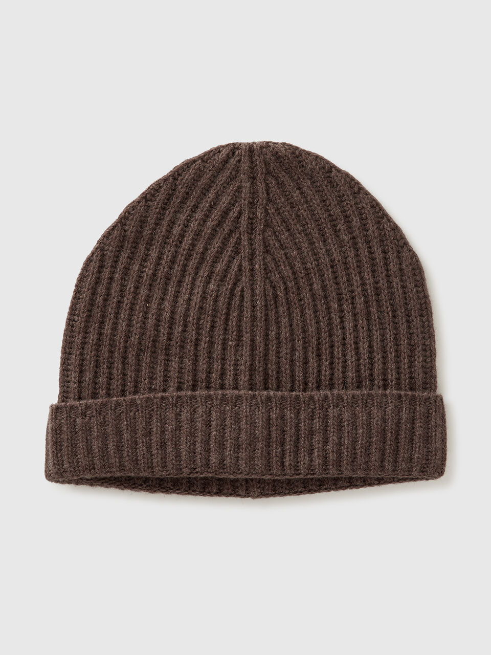Hat in pure virgin wool